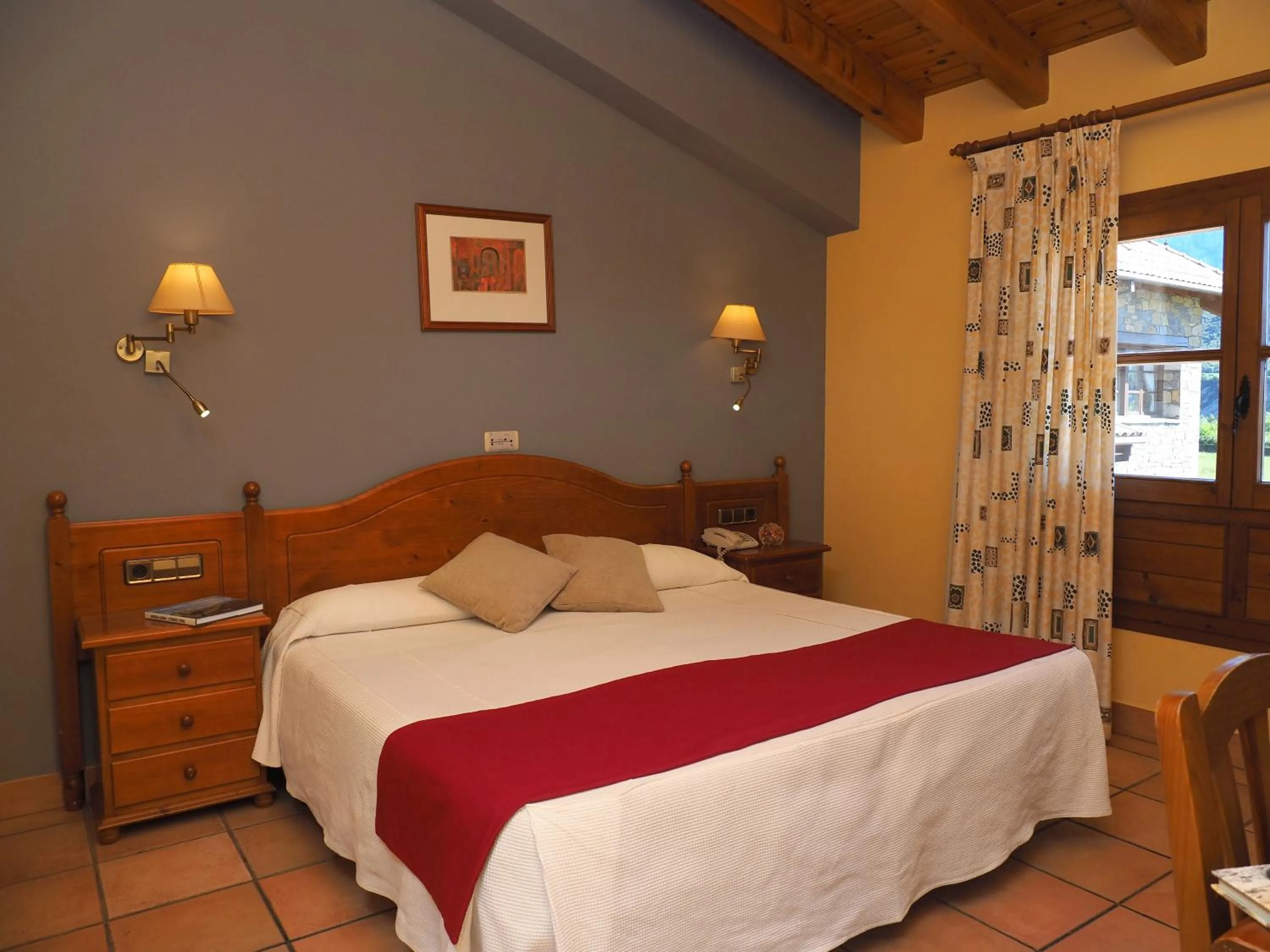 Photo of the whole room, Bed in Hotel & SPA Peña Montañesa