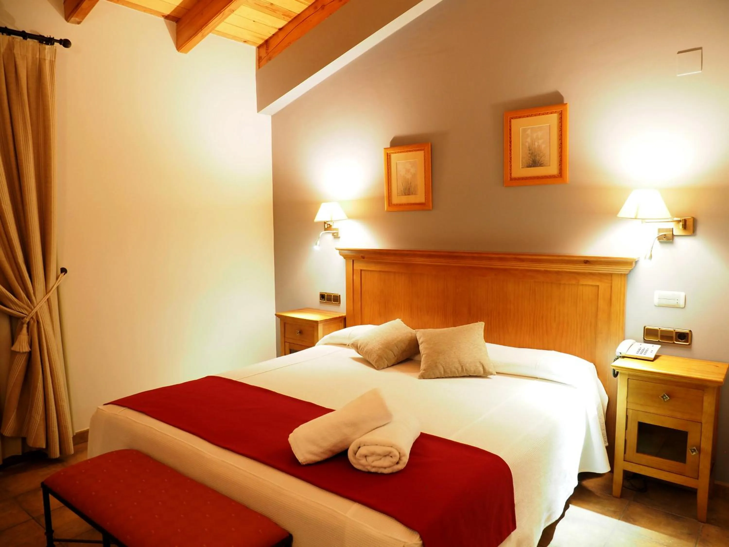 Photo of the whole room, Bed in Hotel & SPA Peña Montañesa