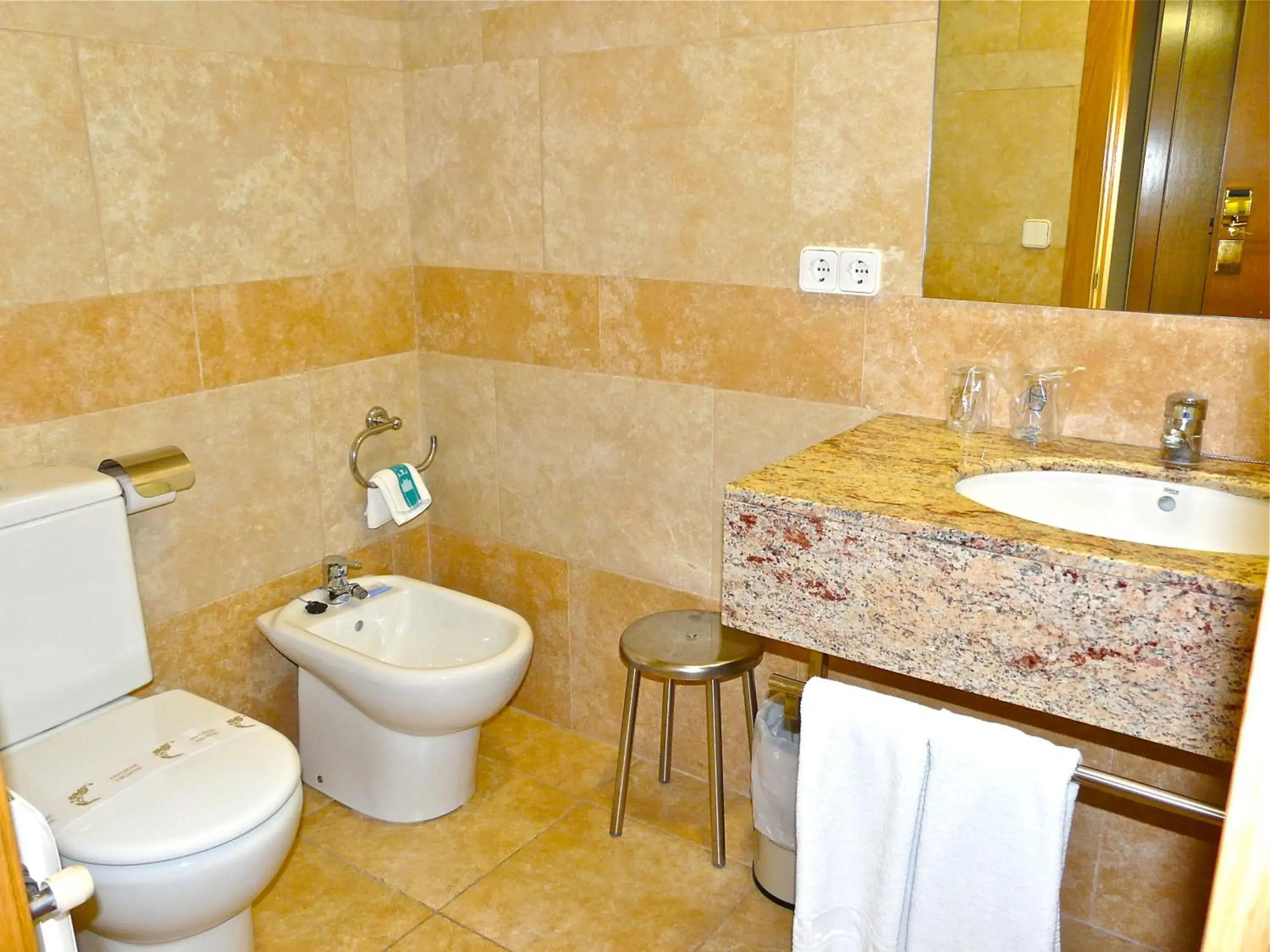 Family Room in Hotel Nice Family Room in Hotel Nice