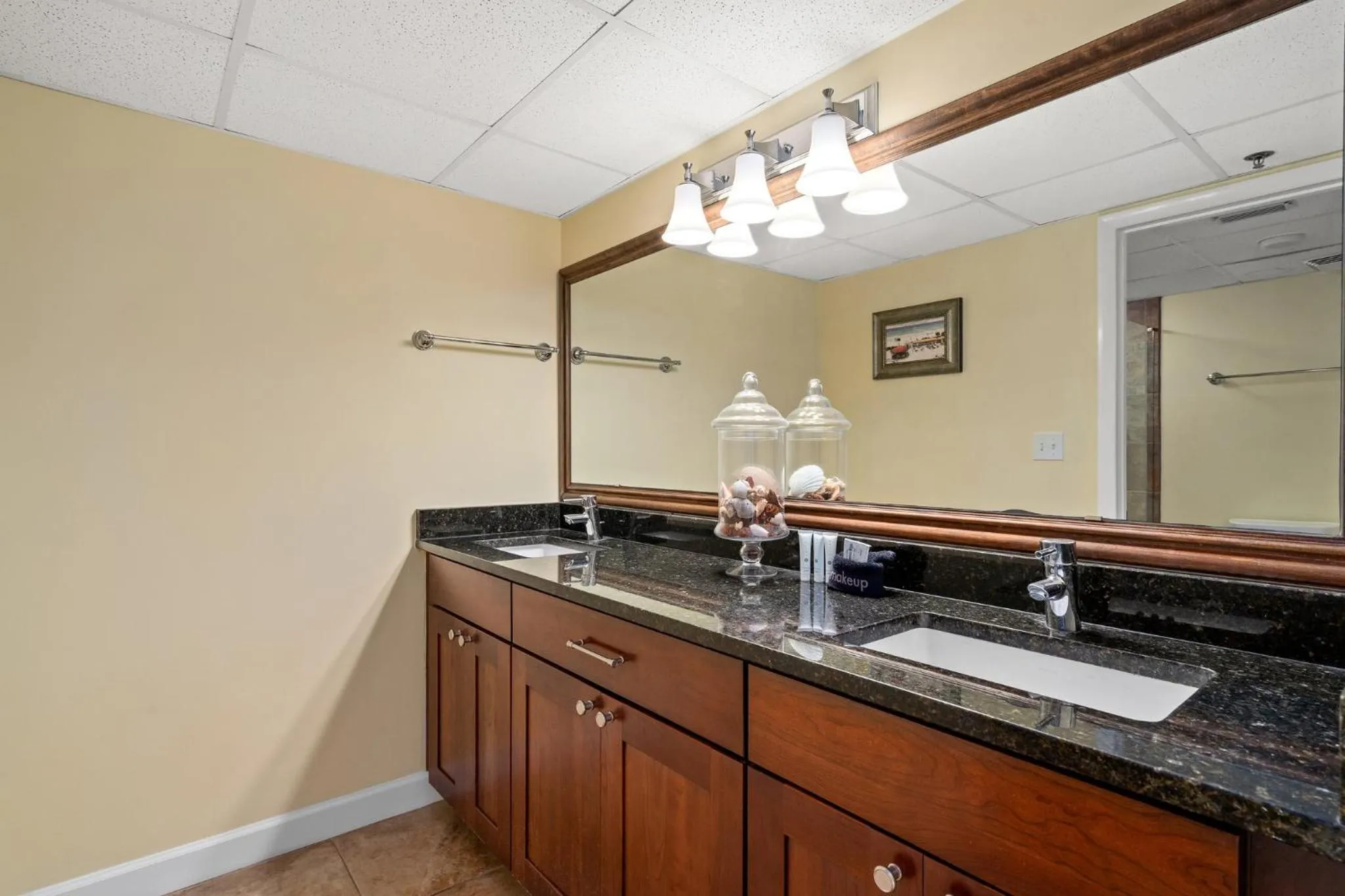 Photo of the whole room in Beautiful Long Beach Condo unit 1-1206! TWO Gulf Masters!