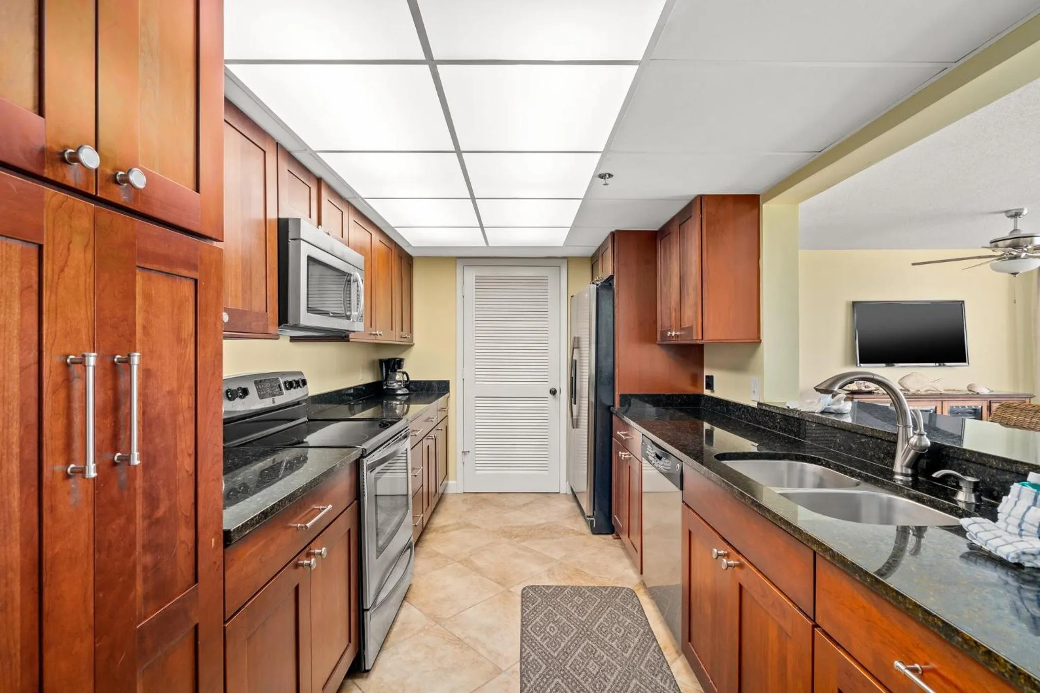 Kitchen or kitchenette in Beautiful Long Beach Condo unit 1-1206! TWO Gulf Masters!