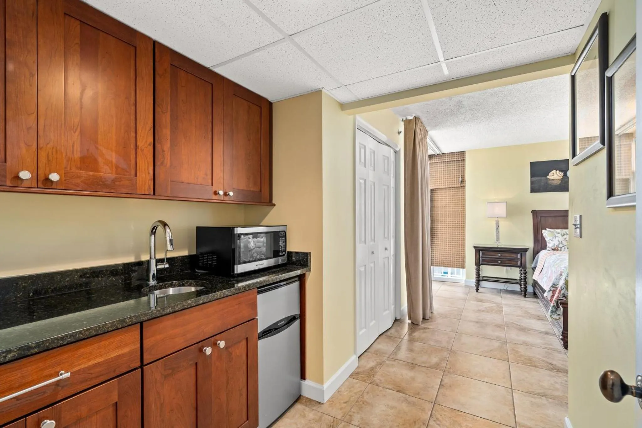 Kitchen or kitchenette in Beautiful Long Beach Condo unit 1-1206! TWO Gulf Masters!