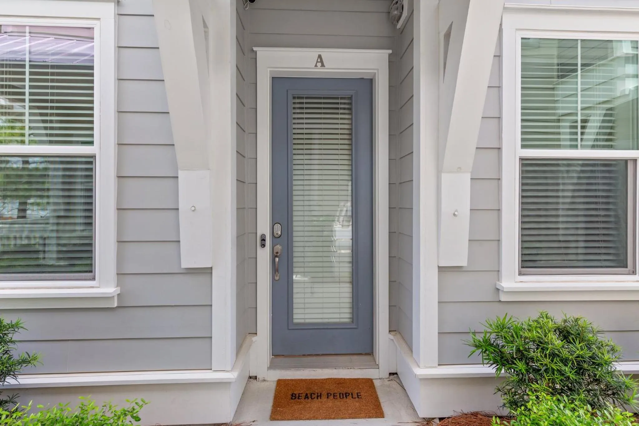 Property building in 24 York Lane | Edgewater Escape