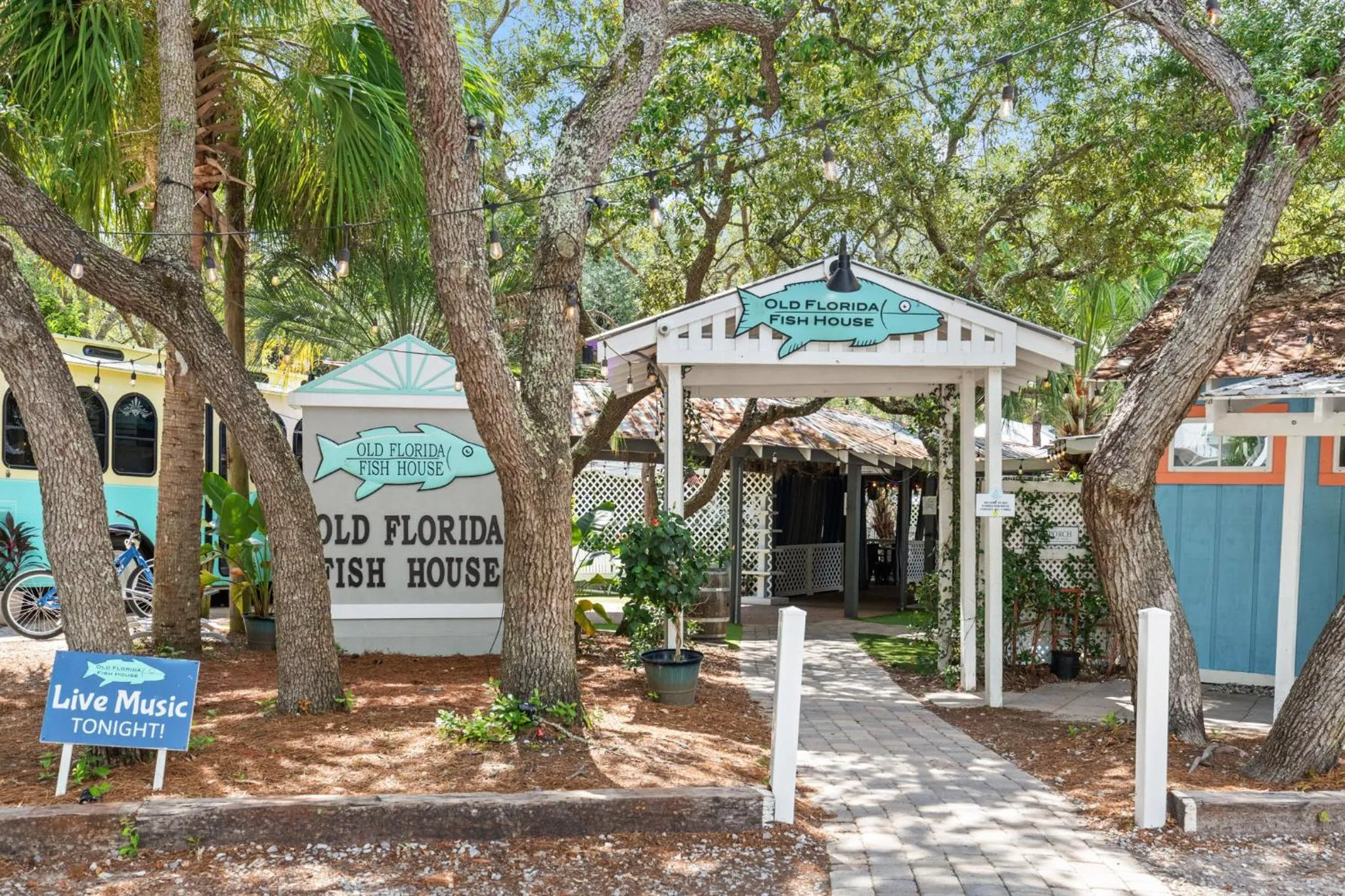 Property building in 24 York Lane | Edgewater Escape