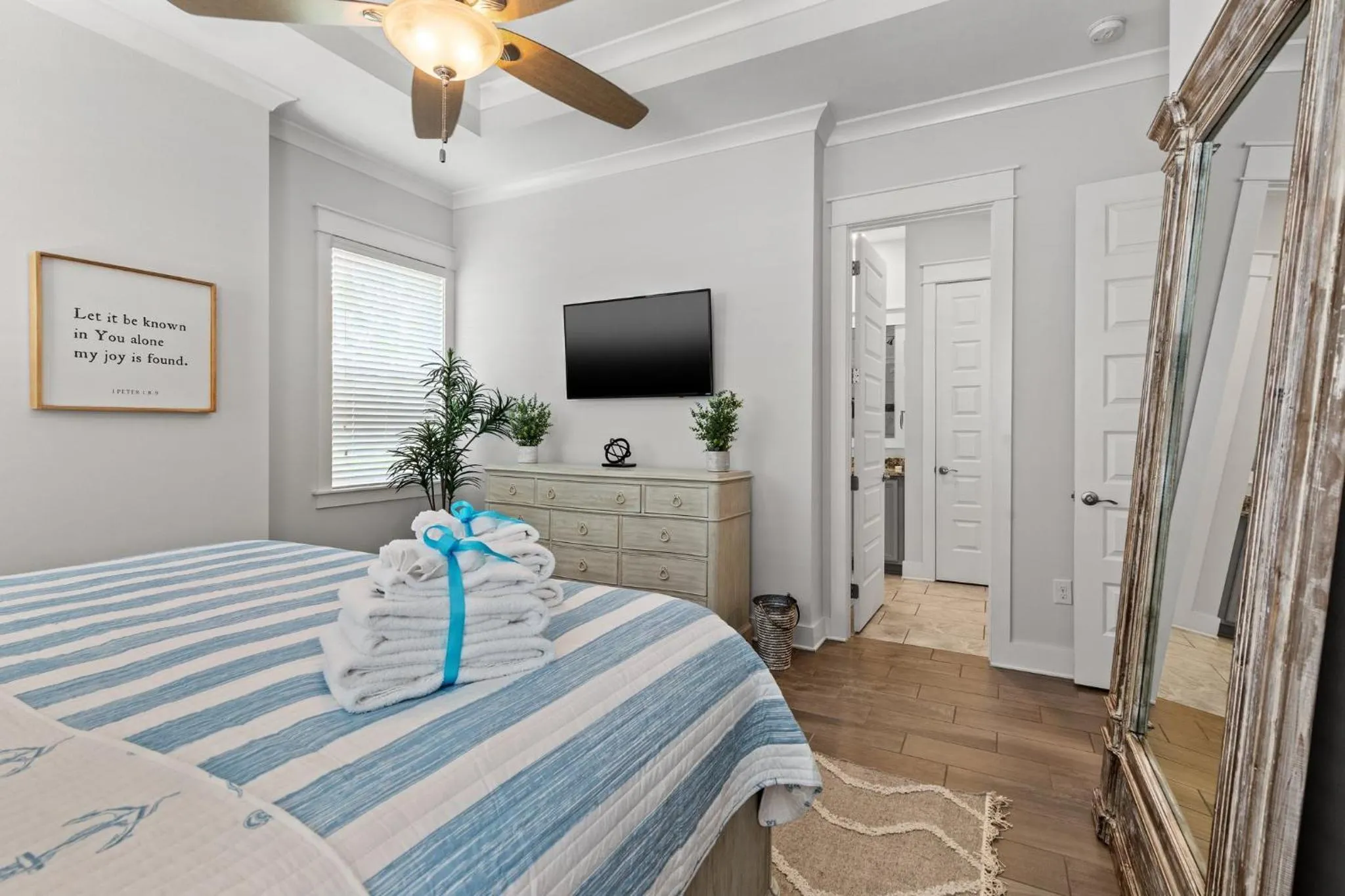 Bed in 24 York Lane | Edgewater Escape