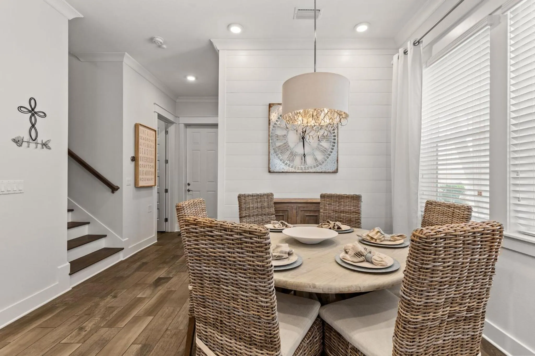 Photo of the whole room in 24 York Lane | Edgewater Escape