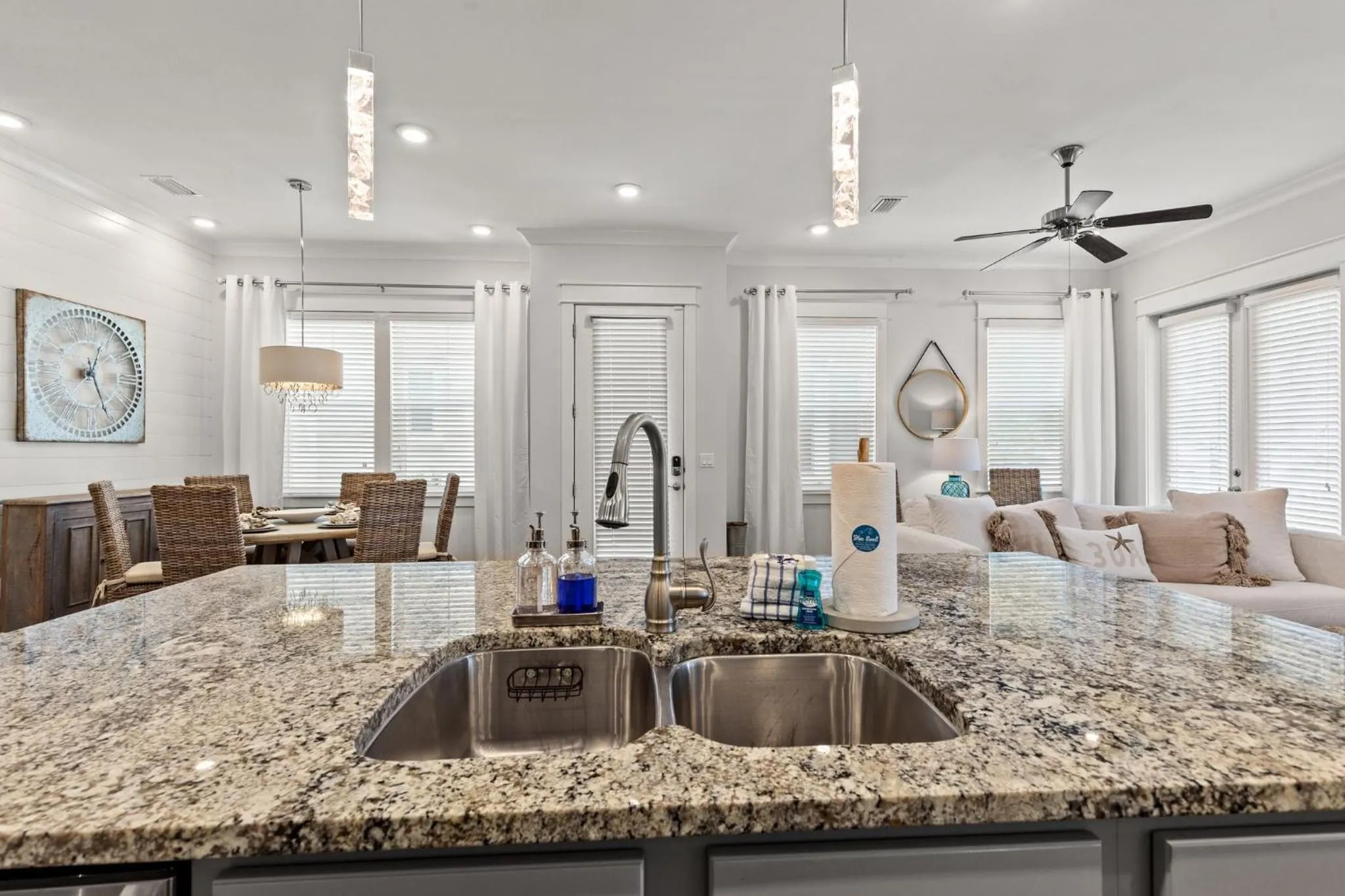 Photo of the whole room in 24 York Lane | Edgewater Escape