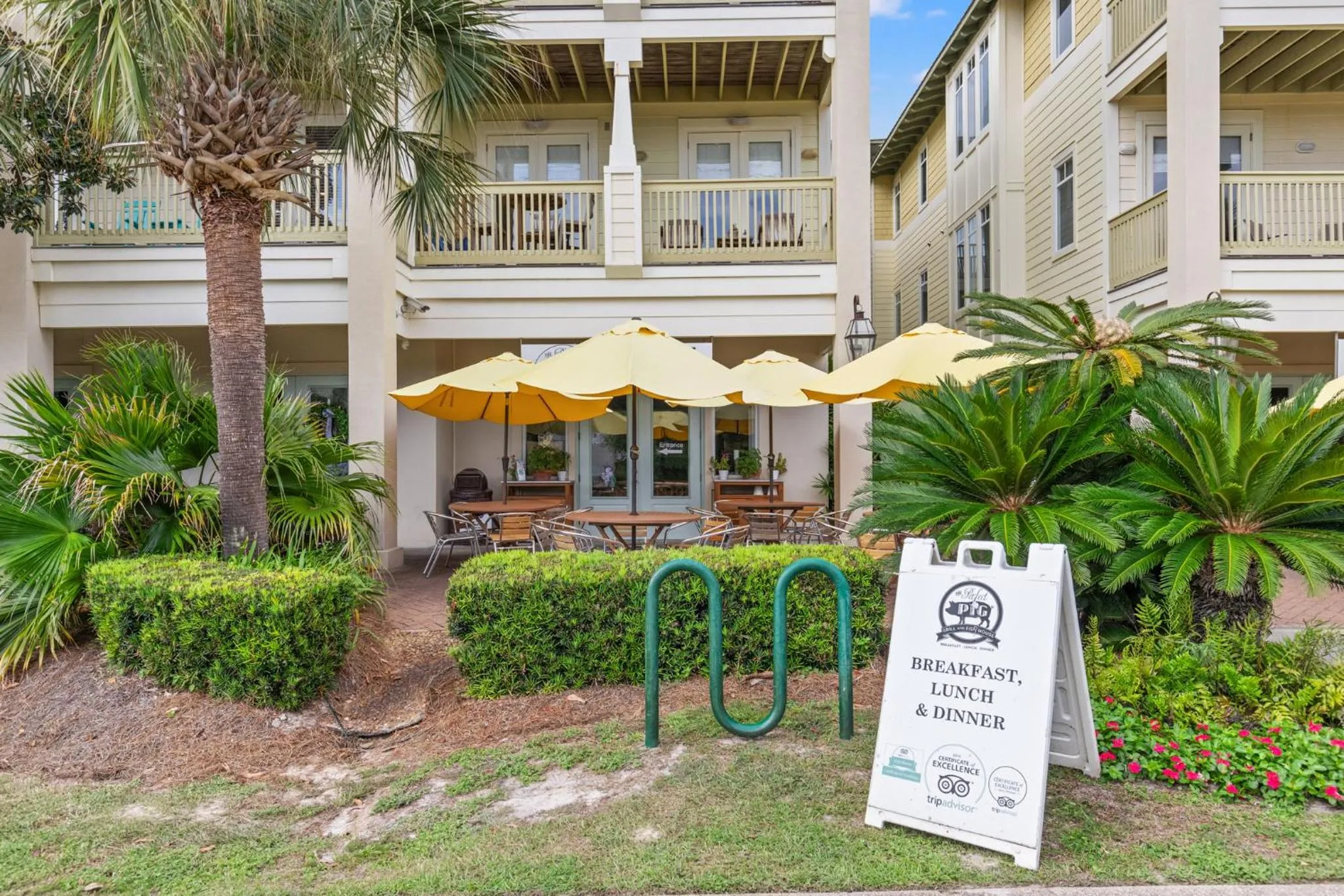 Property building in 24 York Lane | Edgewater Escape