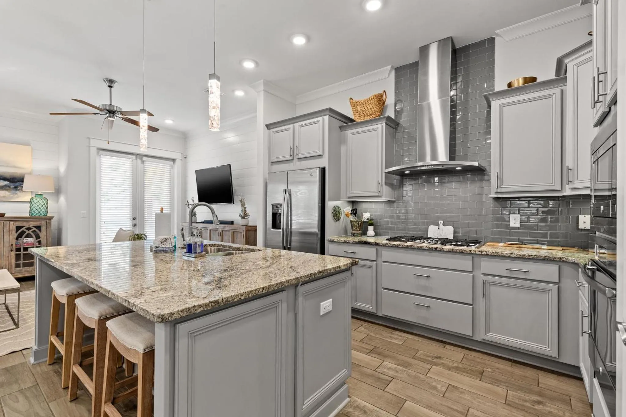 Kitchen or kitchenette in 24 York Lane | Edgewater Escape