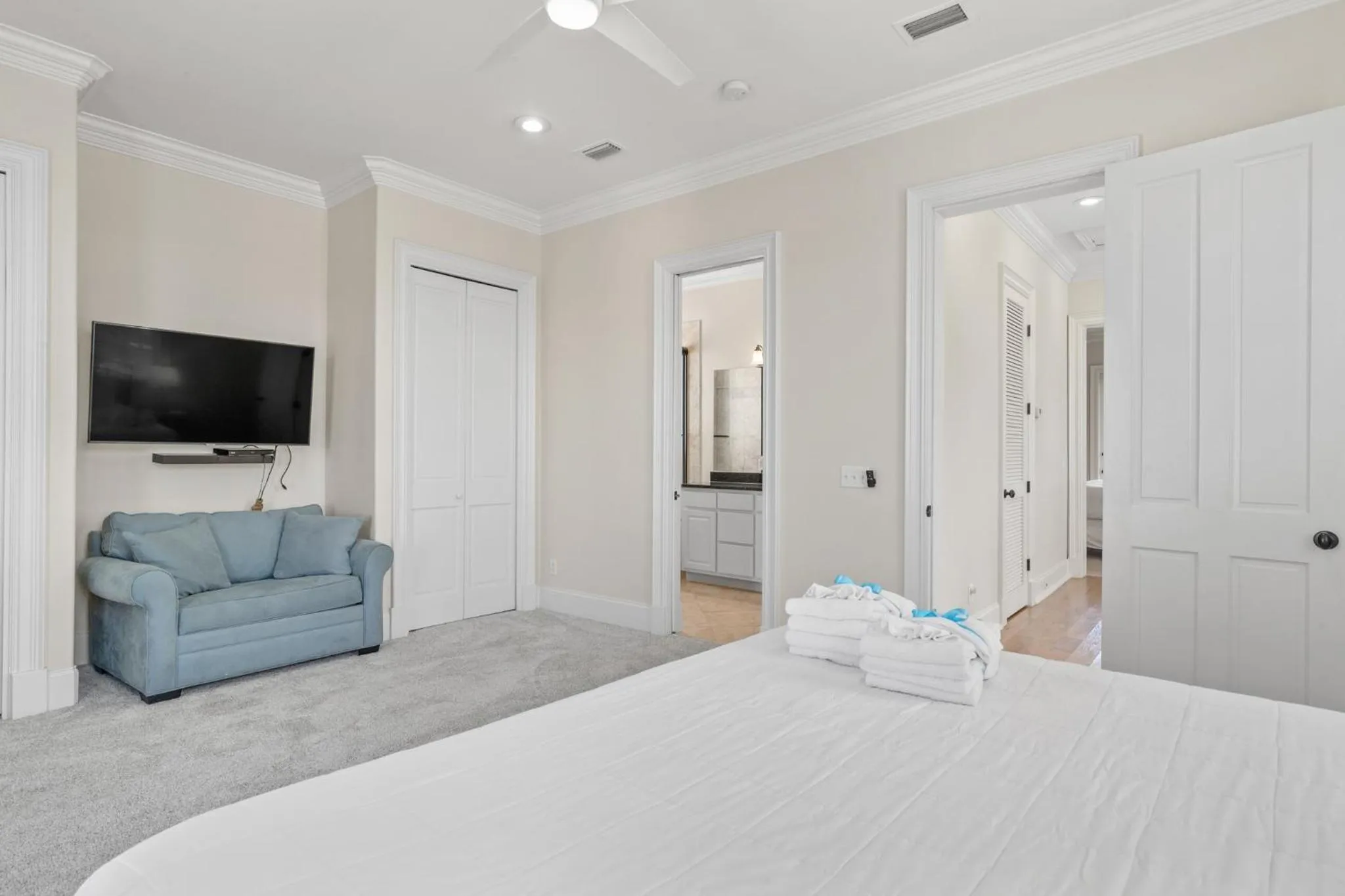 Photo of the whole room, Bed in Feel Like Luxury Vacationing in this Private Community in Seagrove on 30A