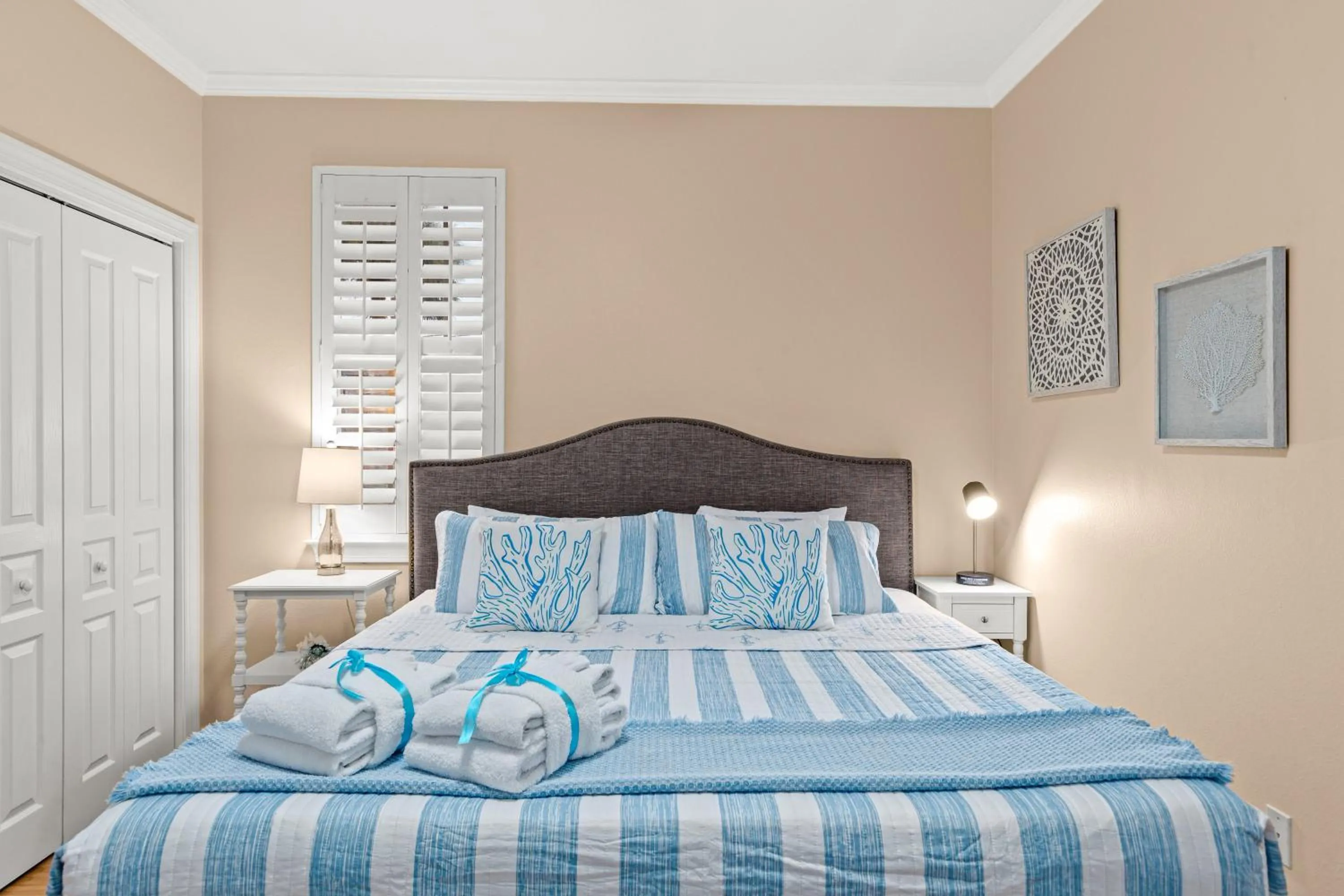 Bed in Expertly Decorated Family Home, Steps to Beach w/ a Private Heated Pool & Spa!