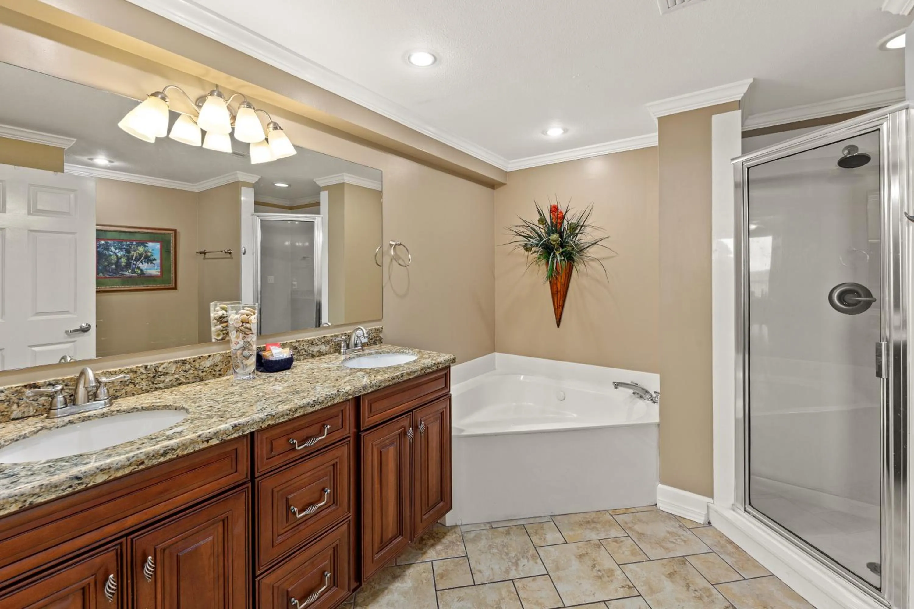 Bathroom in Gulf Front Master Bedroom, 2 Pools & Hot Tubs, Sleeps 8