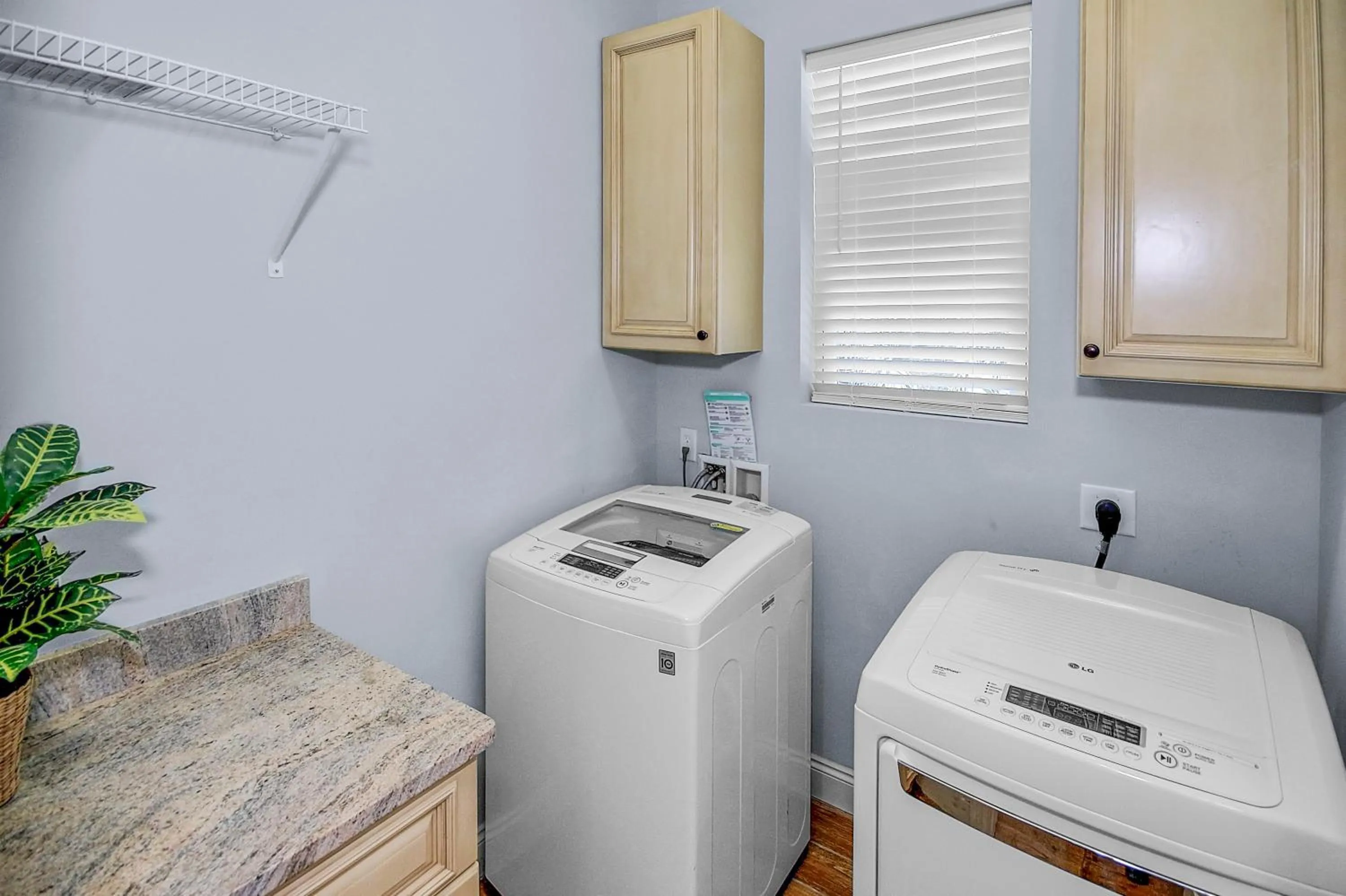 laundry in 5 Bed, 5 Bath Beach Home/Only a 3 Minute Walk To The Beach! SLEEPS 12