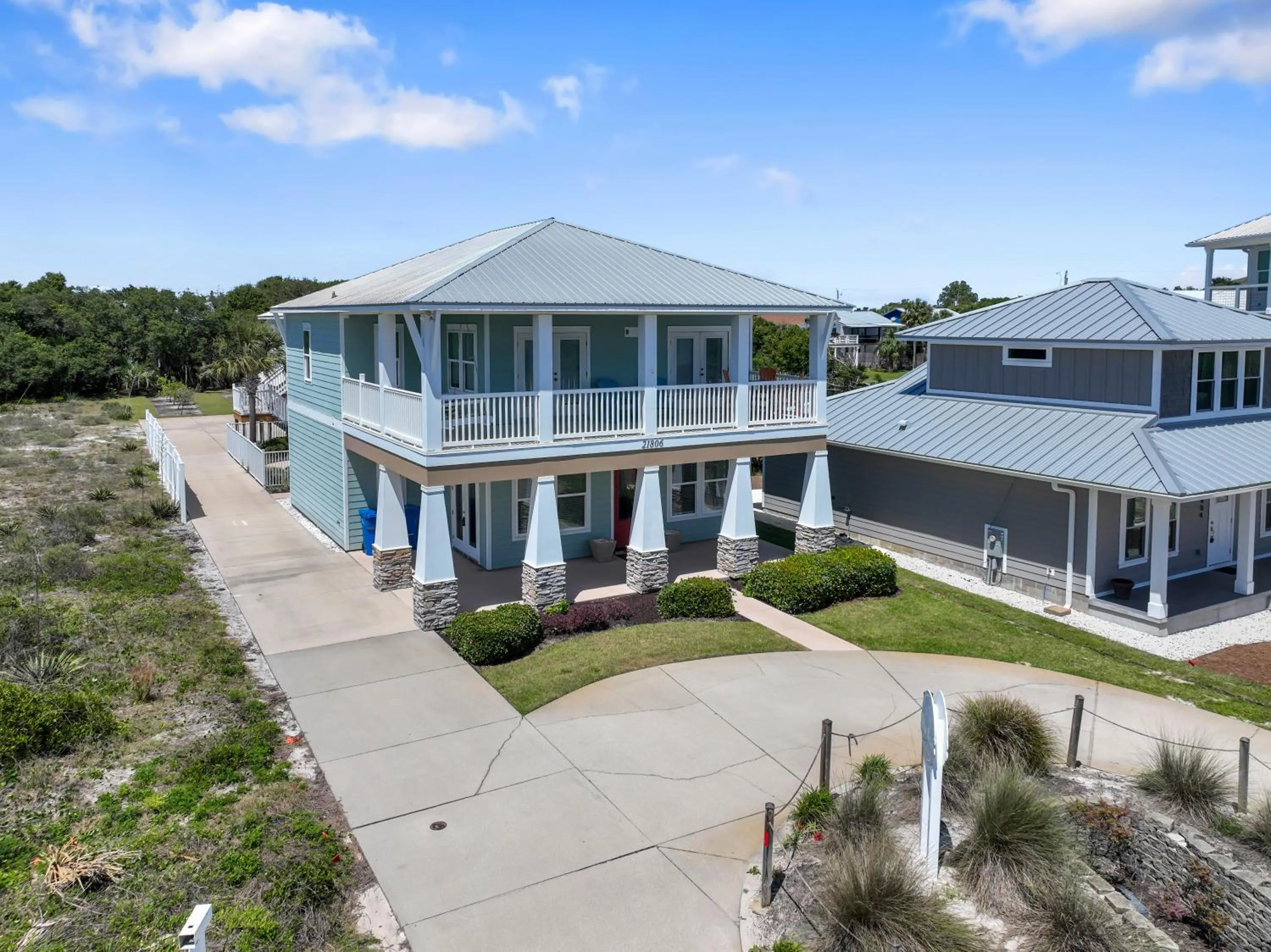 Property building in 5 Bed, 5 Bath Beach Home/Only a 3 Minute Walk To The Beach! SLEEPS 12