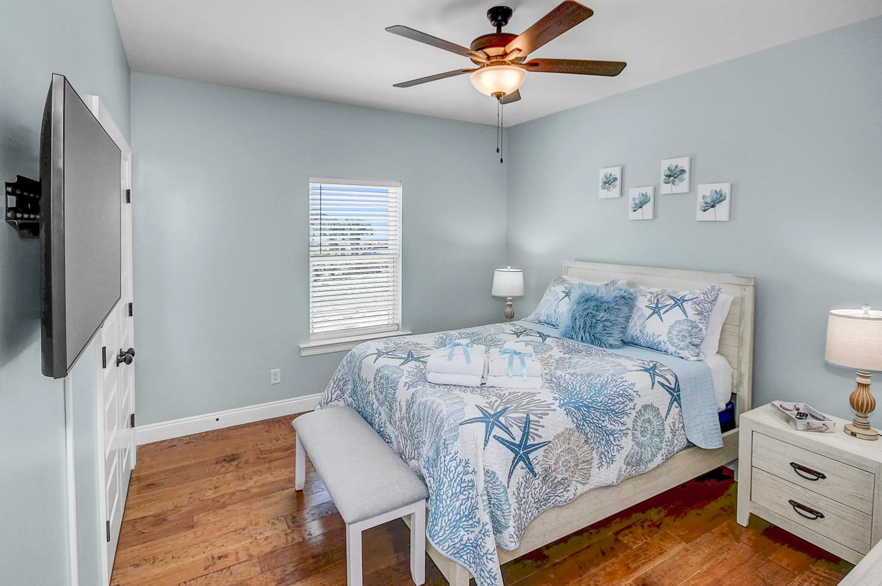 Bed in 5 Bed, 5 Bath Beach Home/Only a 3 Minute Walk To The Beach! SLEEPS 12