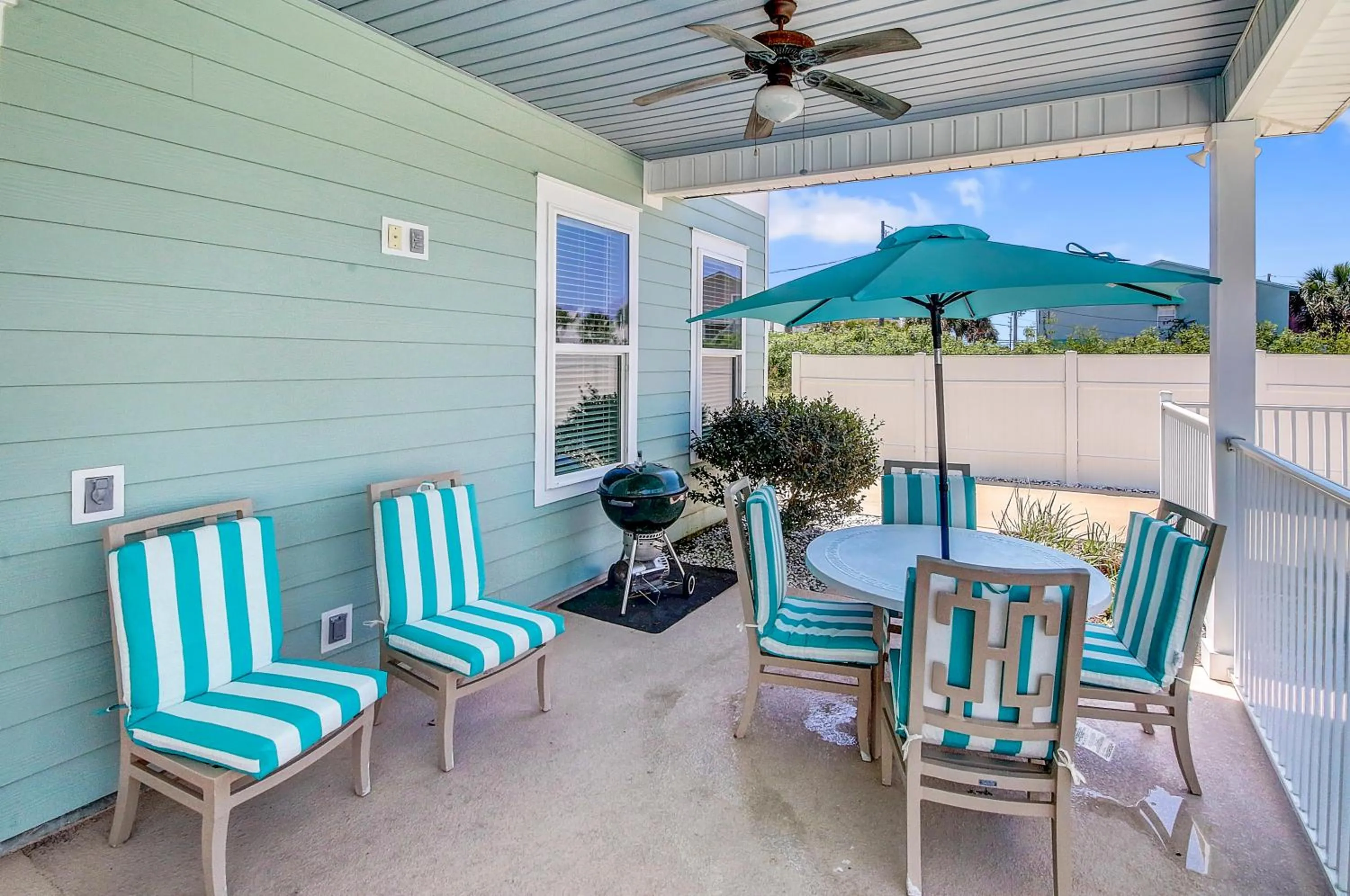 Property building in 5 Bed, 5 Bath Beach Home/Only a 3 Minute Walk To The Beach! SLEEPS 12