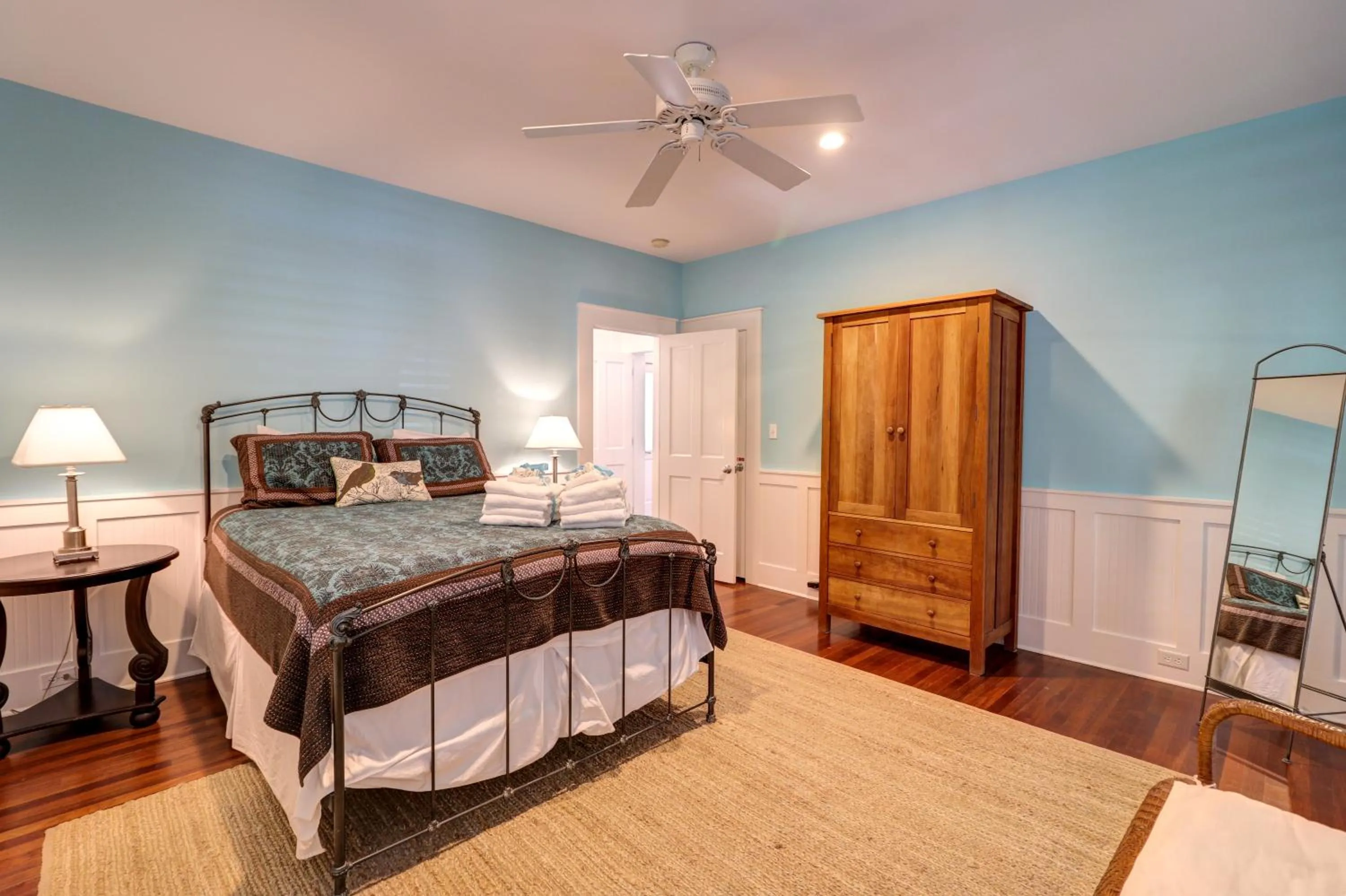 Bed in A Seaside Beauty! Book Now - Lot of Outdoor Living Space