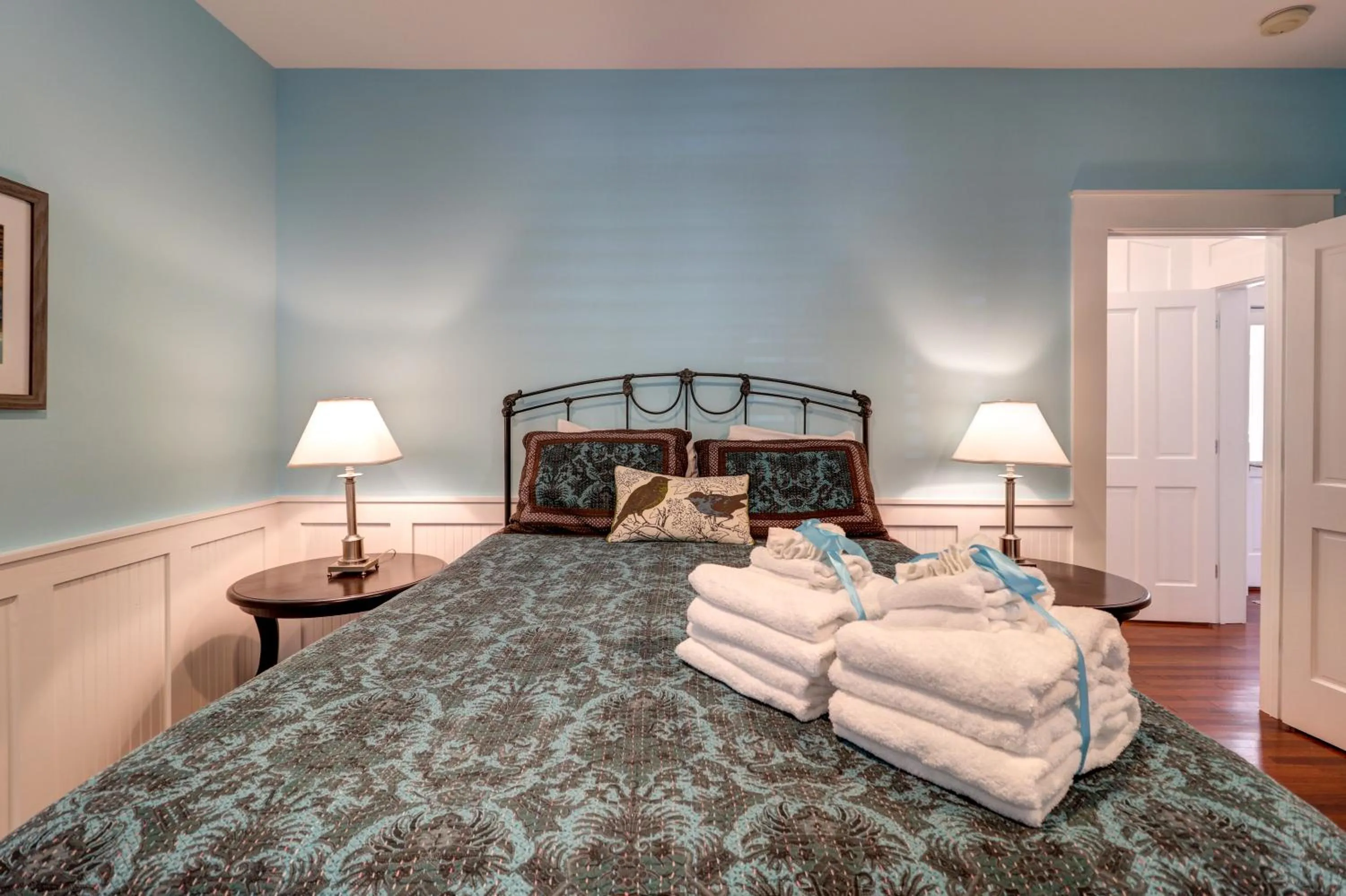 Bed in A Seaside Beauty! Book Now - Lot of Outdoor Living Space