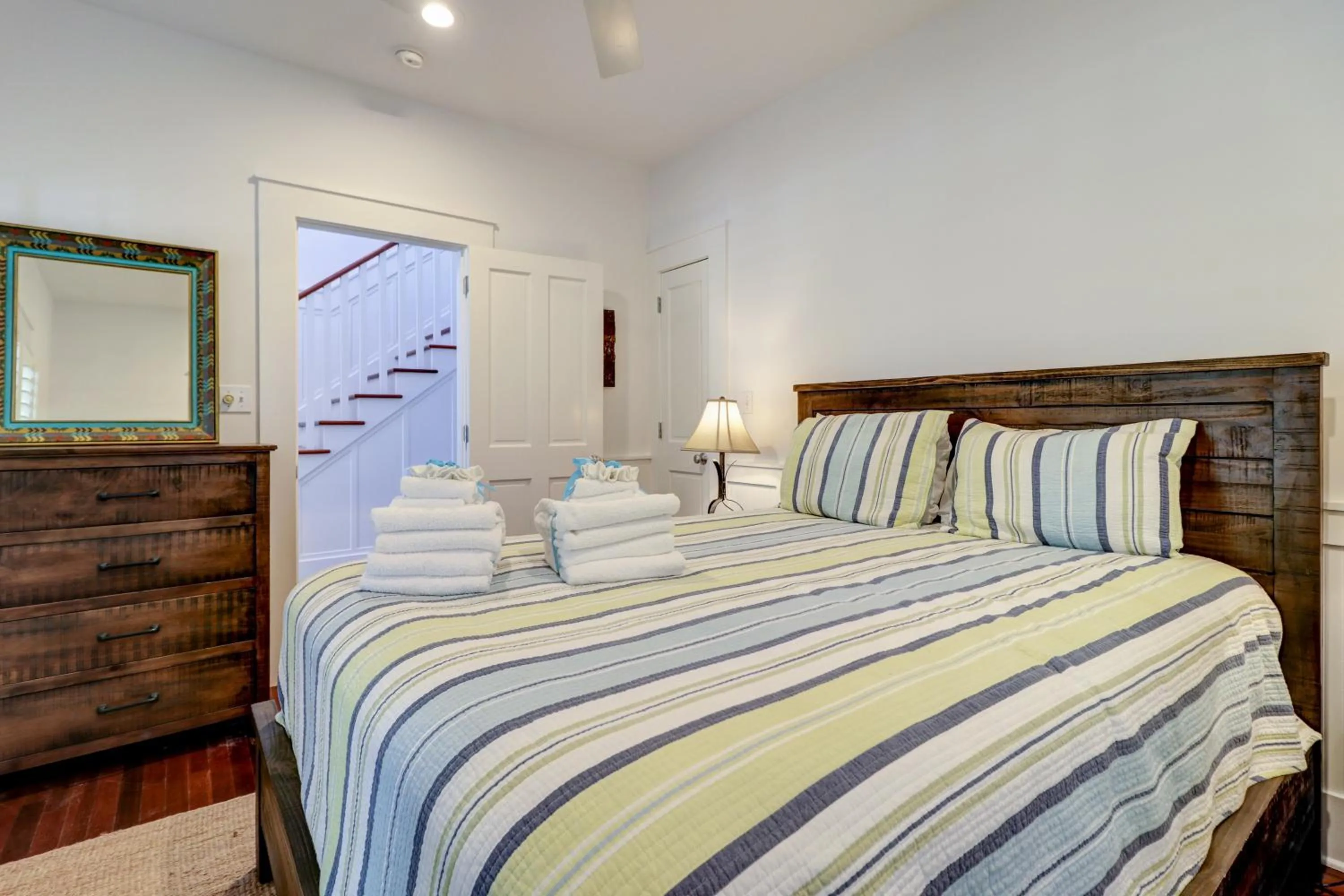 Bed in A Seaside Beauty! Book Now - Lot of Outdoor Living Space