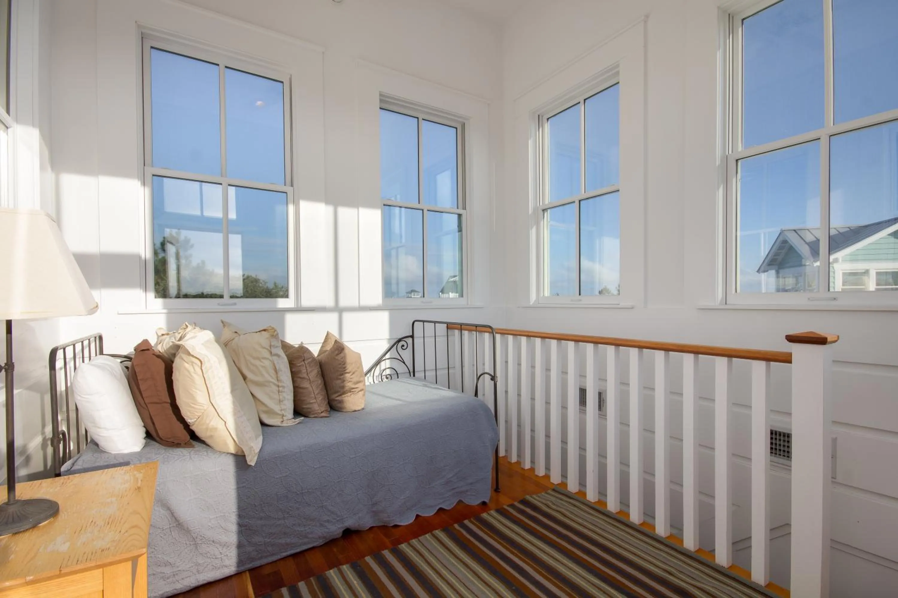 Other, Bed in A Seaside Beauty! Book Now - Lot of Outdoor Living Space