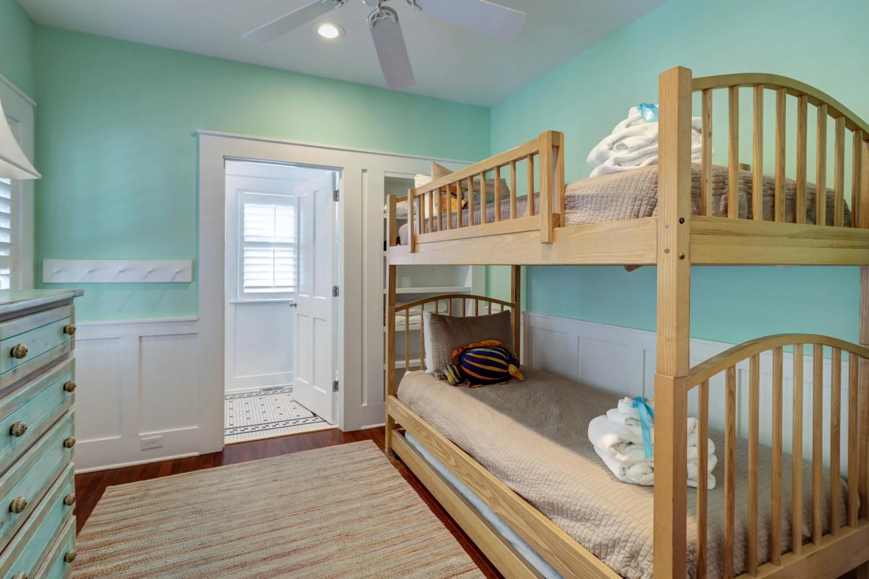 Bed in A Seaside Beauty! Book Now - Lot of Outdoor Living Space