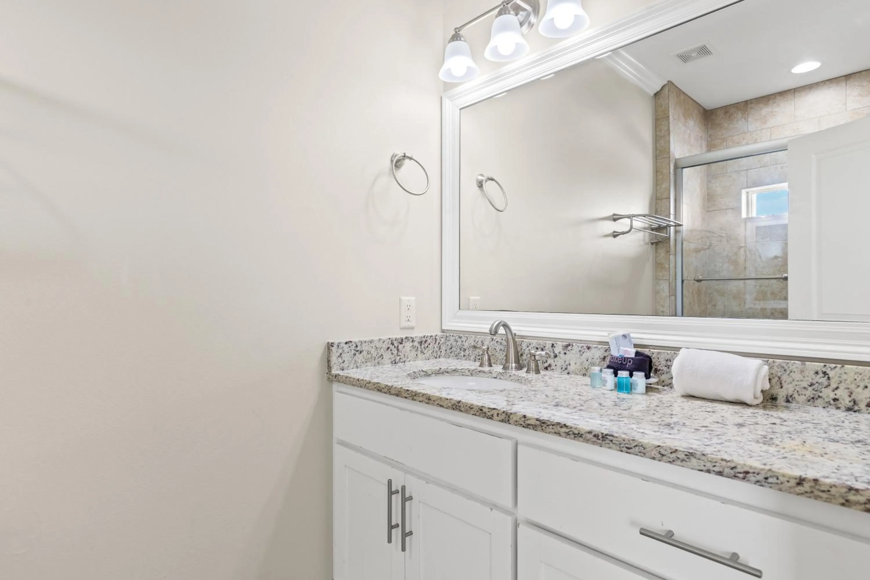 Bathroom in 2 Gulf View Balconies! 3 Story Townhome With 4 Bedrooms, 4 Bathrooms! Sleeps12