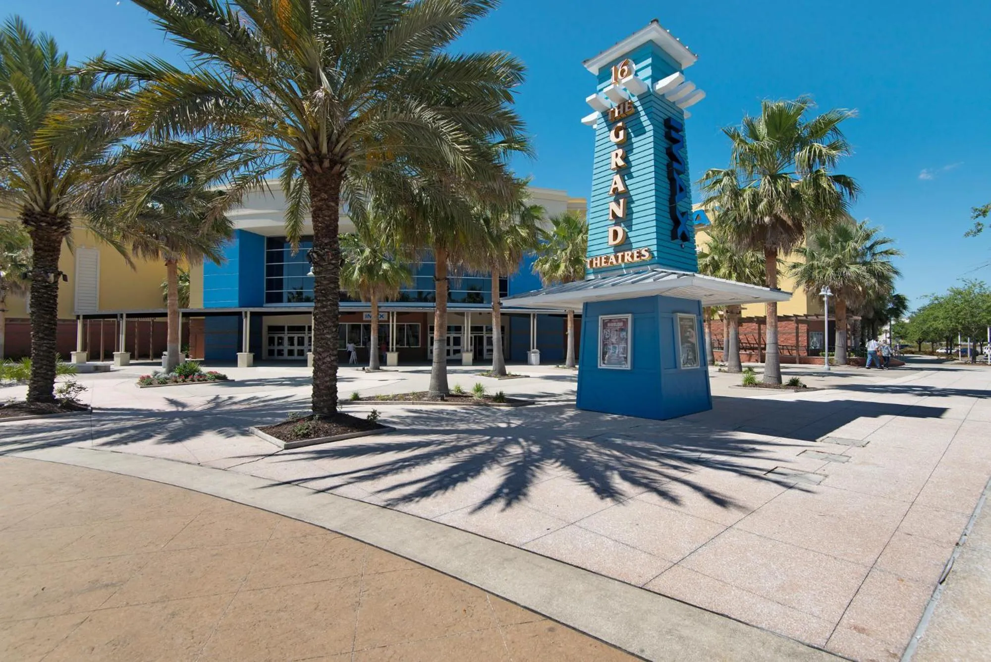 Property building in Summer Dayz - Families Love It Here, Just Across from the Beach