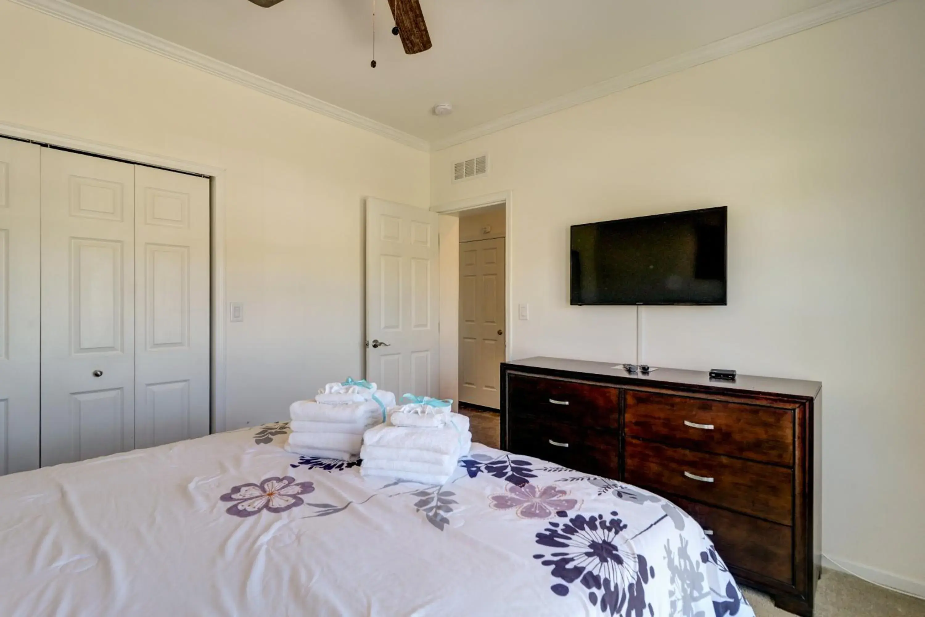 Summer Dayz - Families Love It Here, Just Across from the Beach Summer Dayz - Families Love It Here, Just Across from the Beach