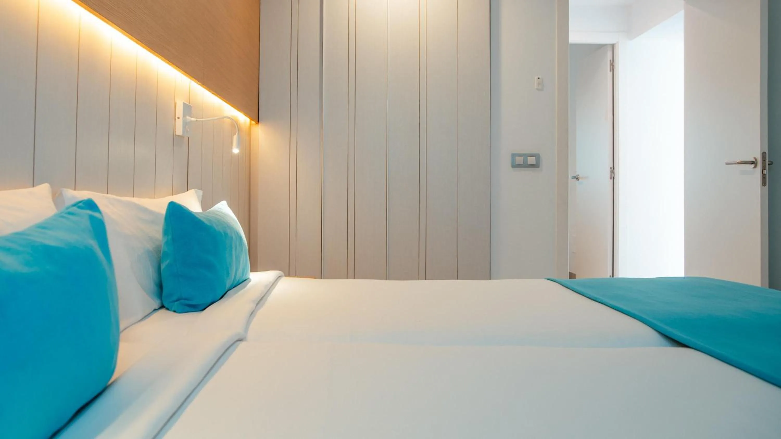 Photo of the whole room, Bed in Labranda Bahía de Lobos