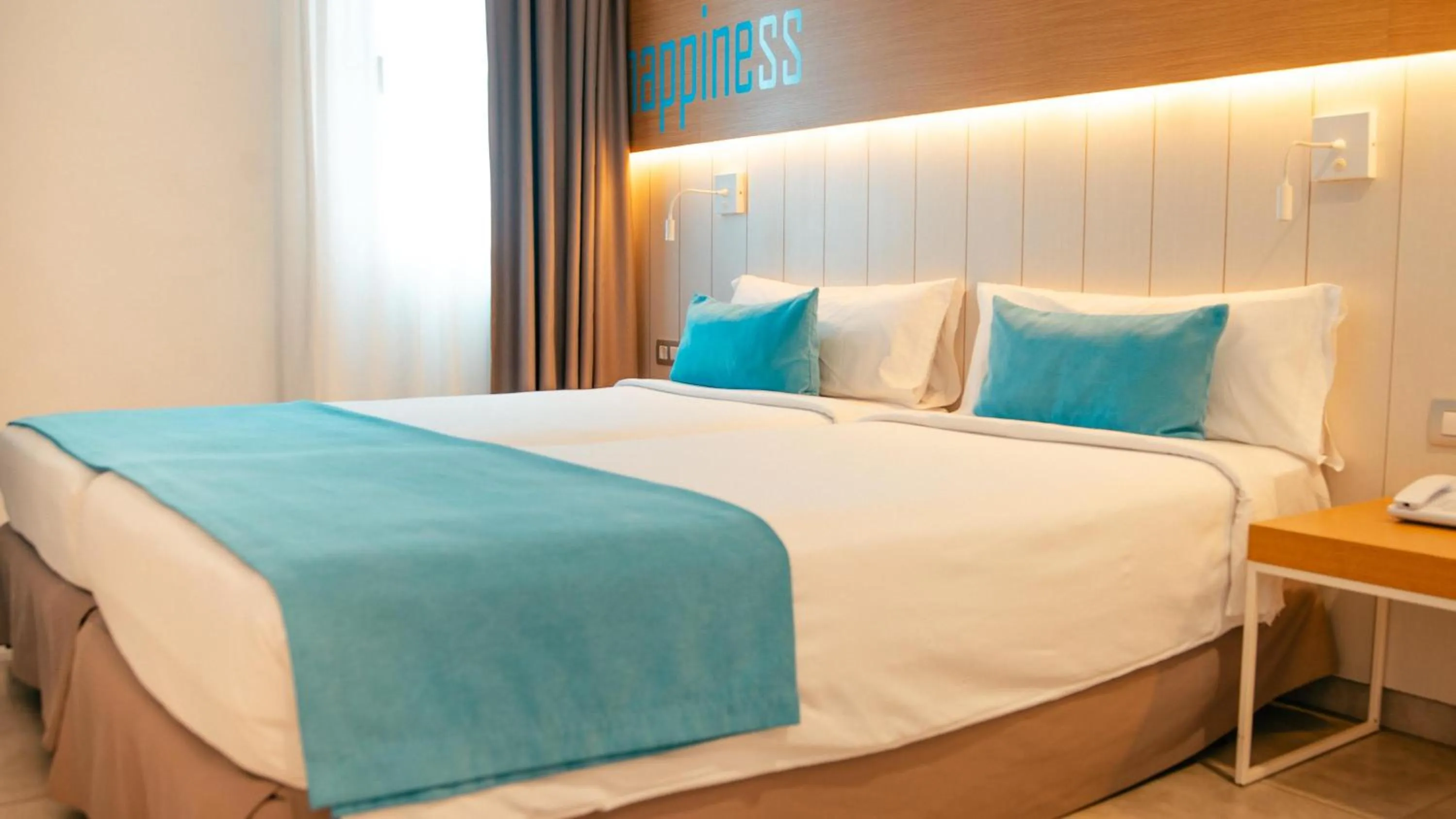 Photo of the whole room, Bed in Labranda Bahía de Lobos