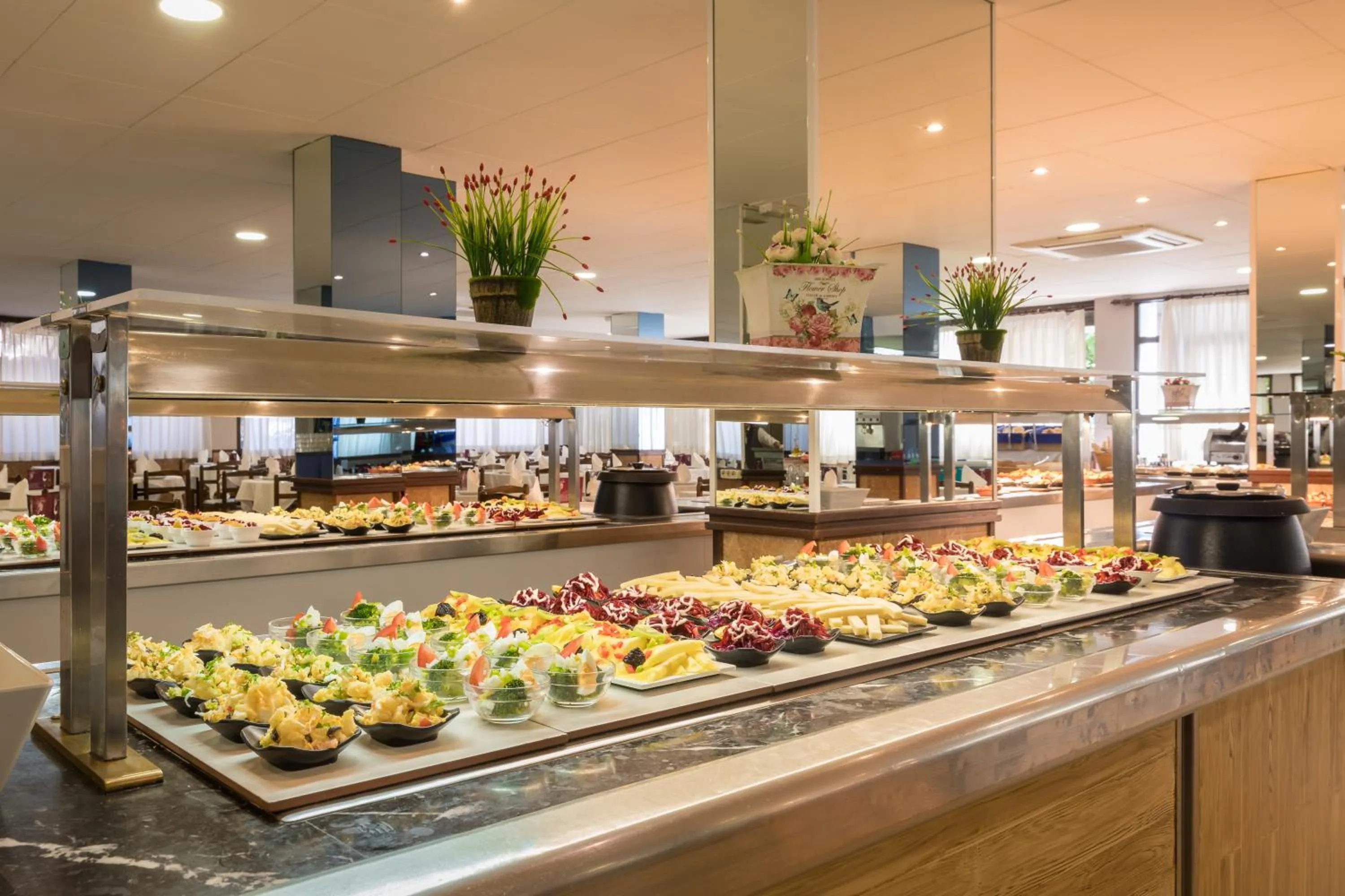 Restaurant/places to eat in htop Palm Beach & SPA #htopEnjoy