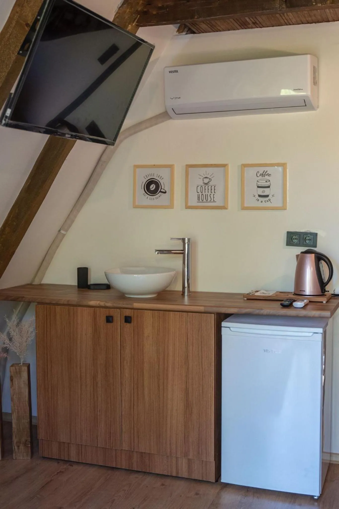 Kitchen or kitchenette in Montana Suite Bungalows