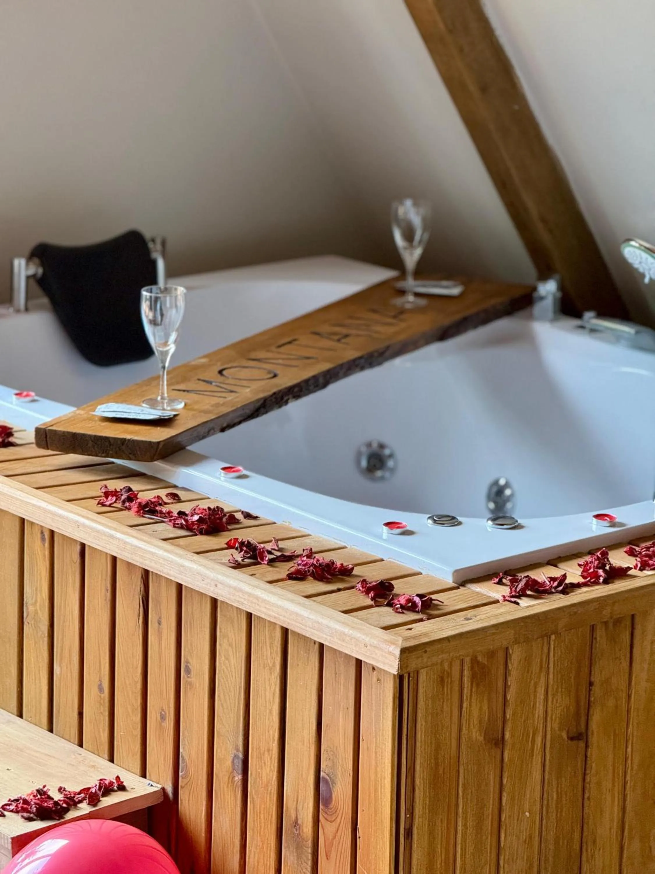 Swimming pool in Montana Suite Bungalows