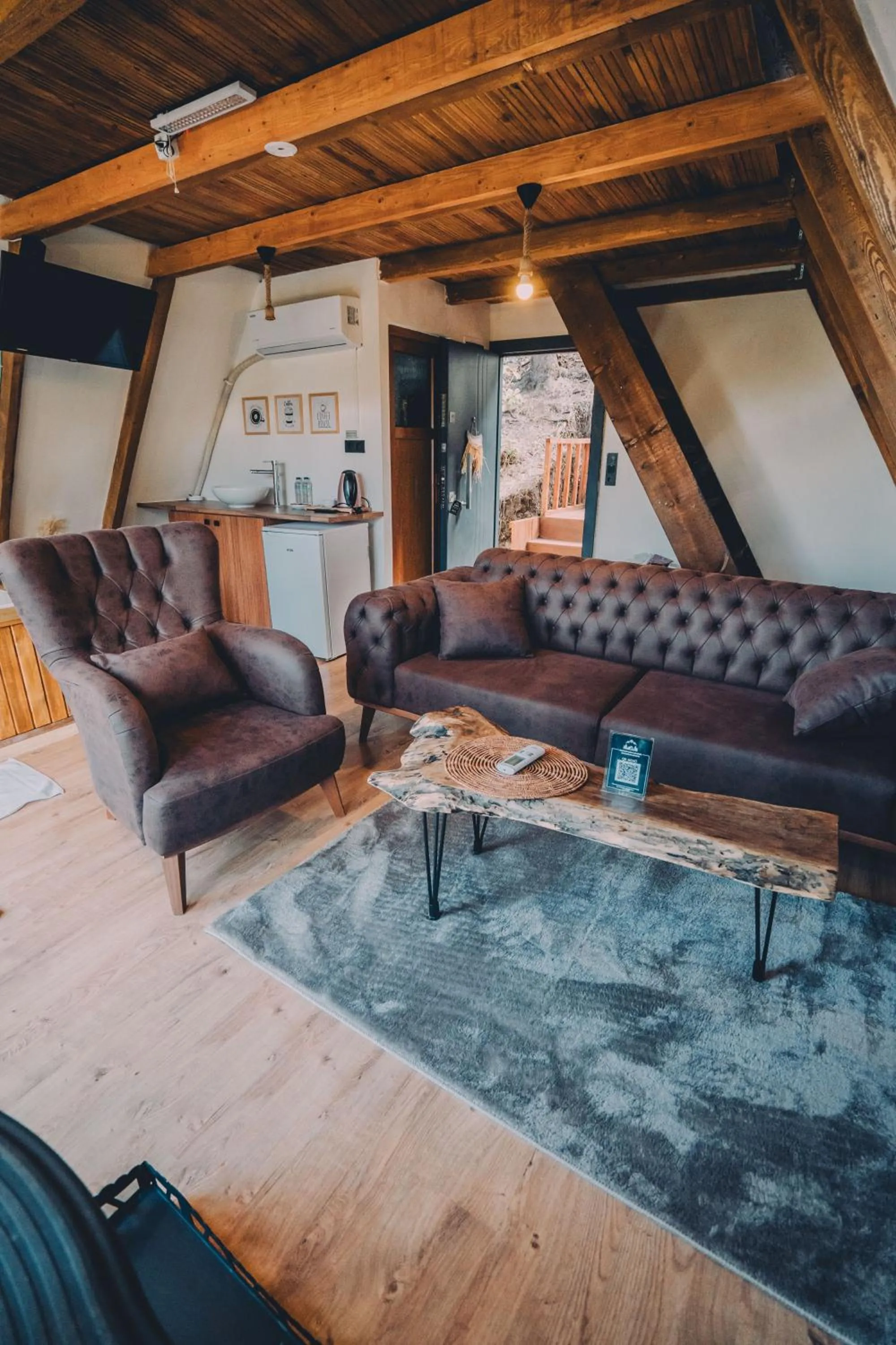 Living room in Montana Suite Bungalows