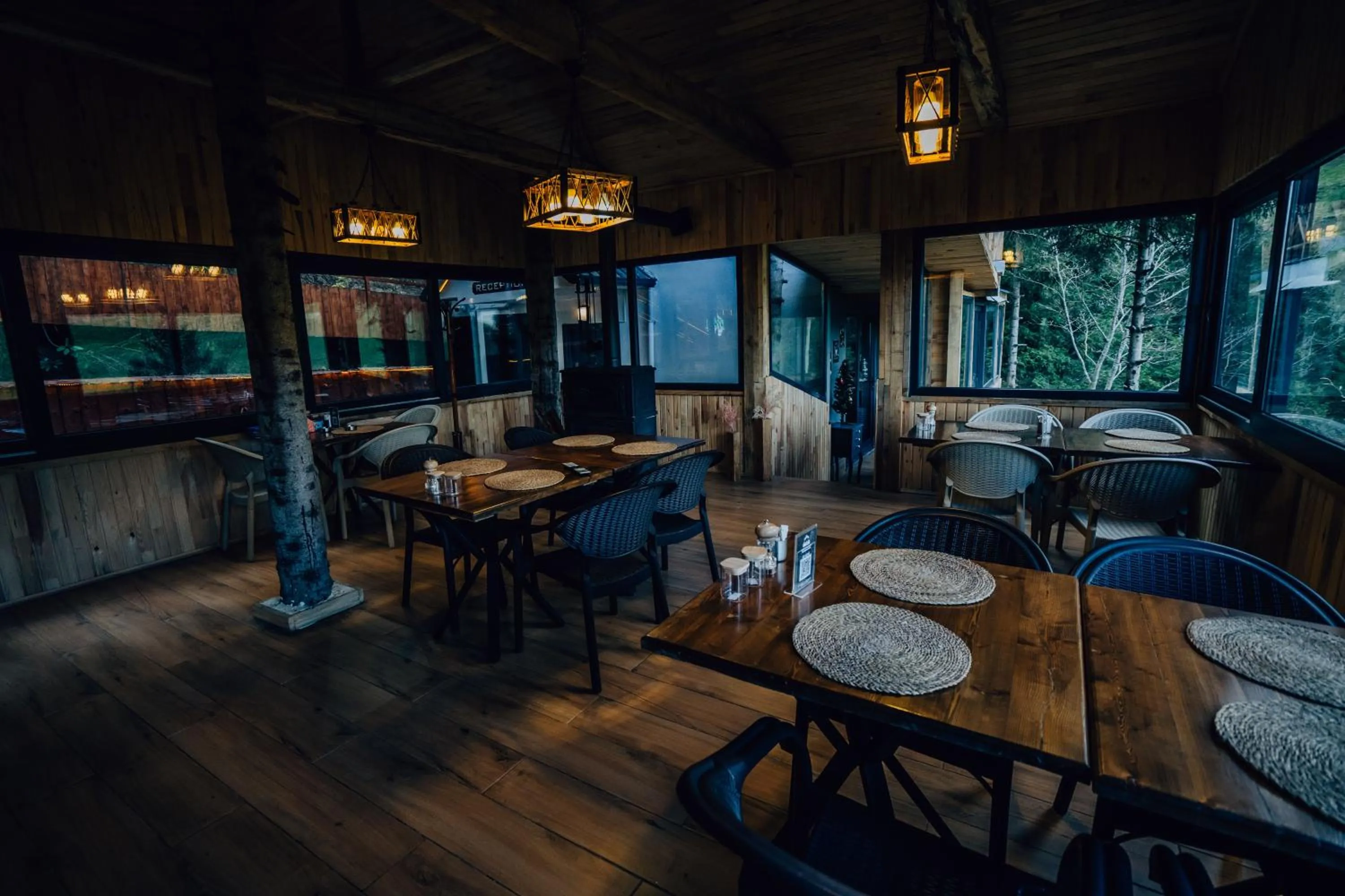 Restaurant/places to eat in Montana Suite Bungalows