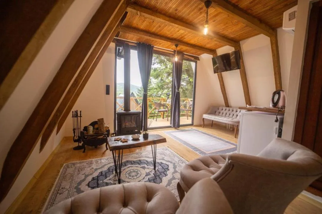 TV and multimedia in Montana Suite Bungalows