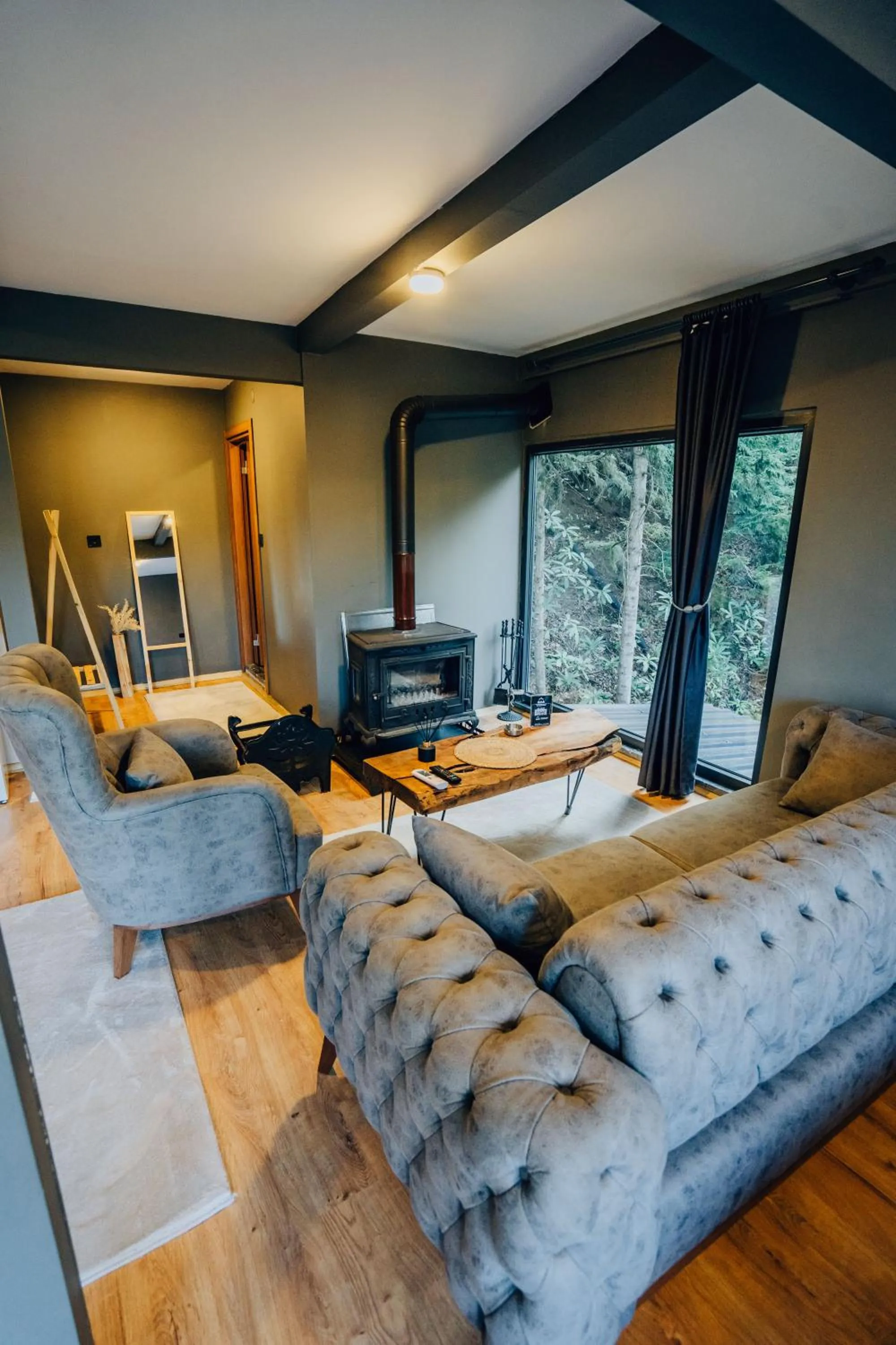 Living room in Montana Suite Bungalows