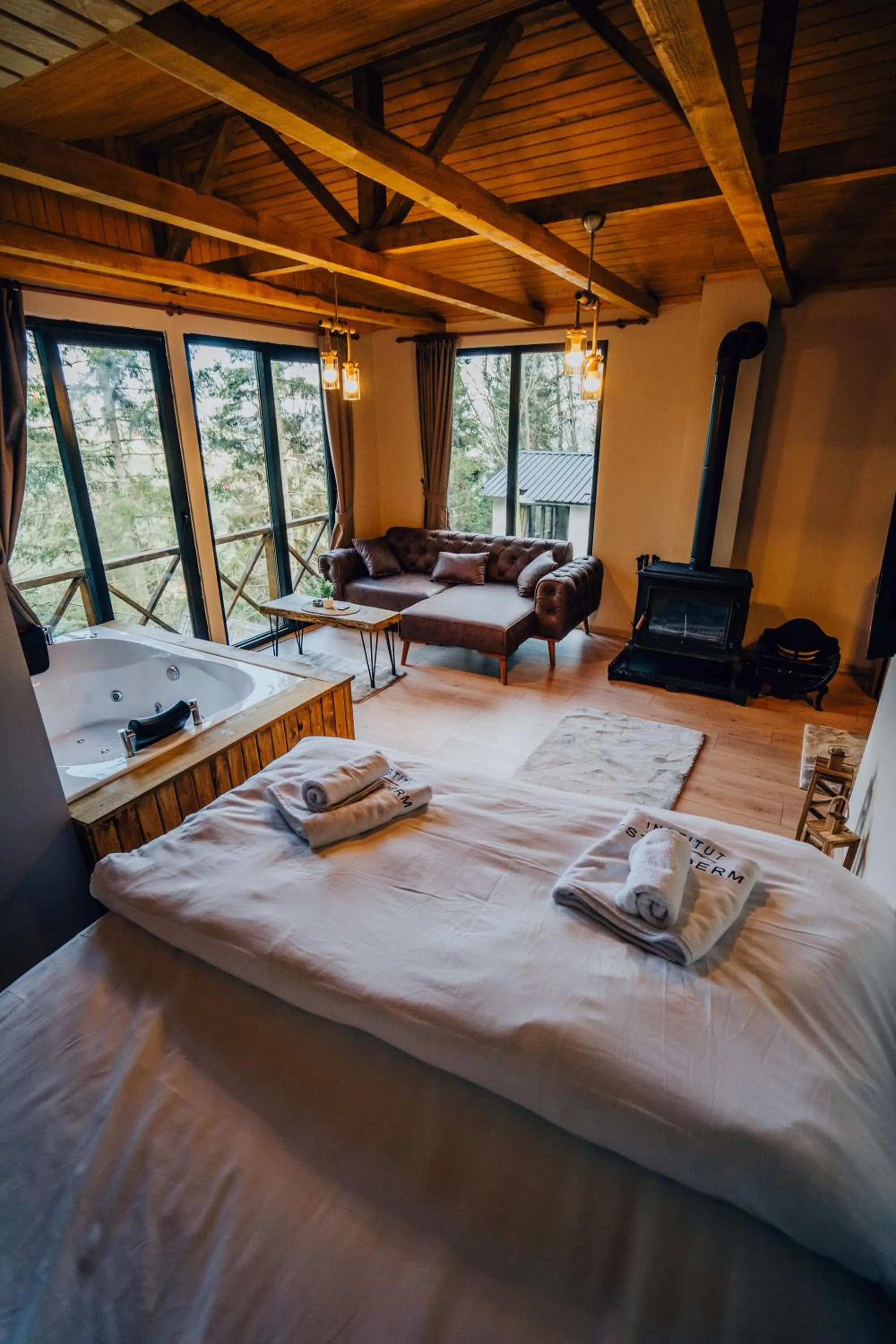 View (from property/room), Bed in Montana Suite Bungalows