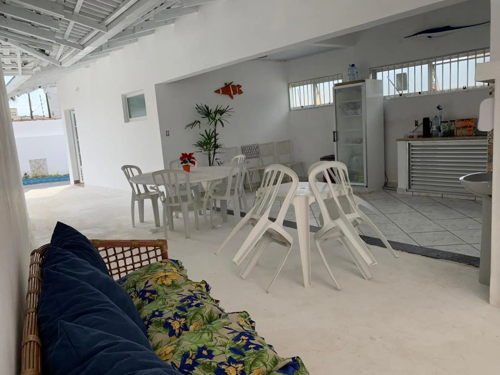 Communal kitchen in Pousada Ilha de Santorini