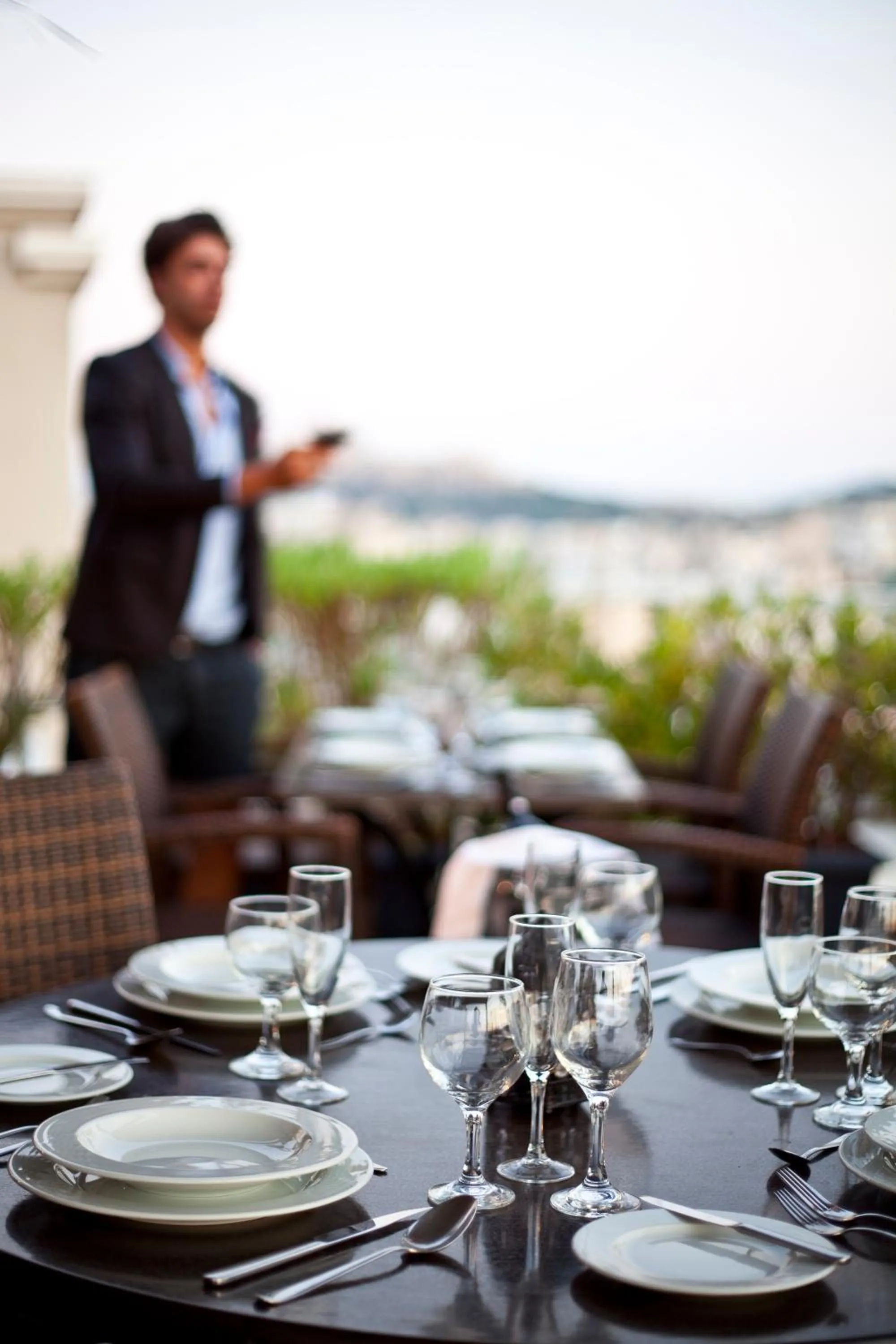 Restaurant/places to eat in Crystal City Hotel