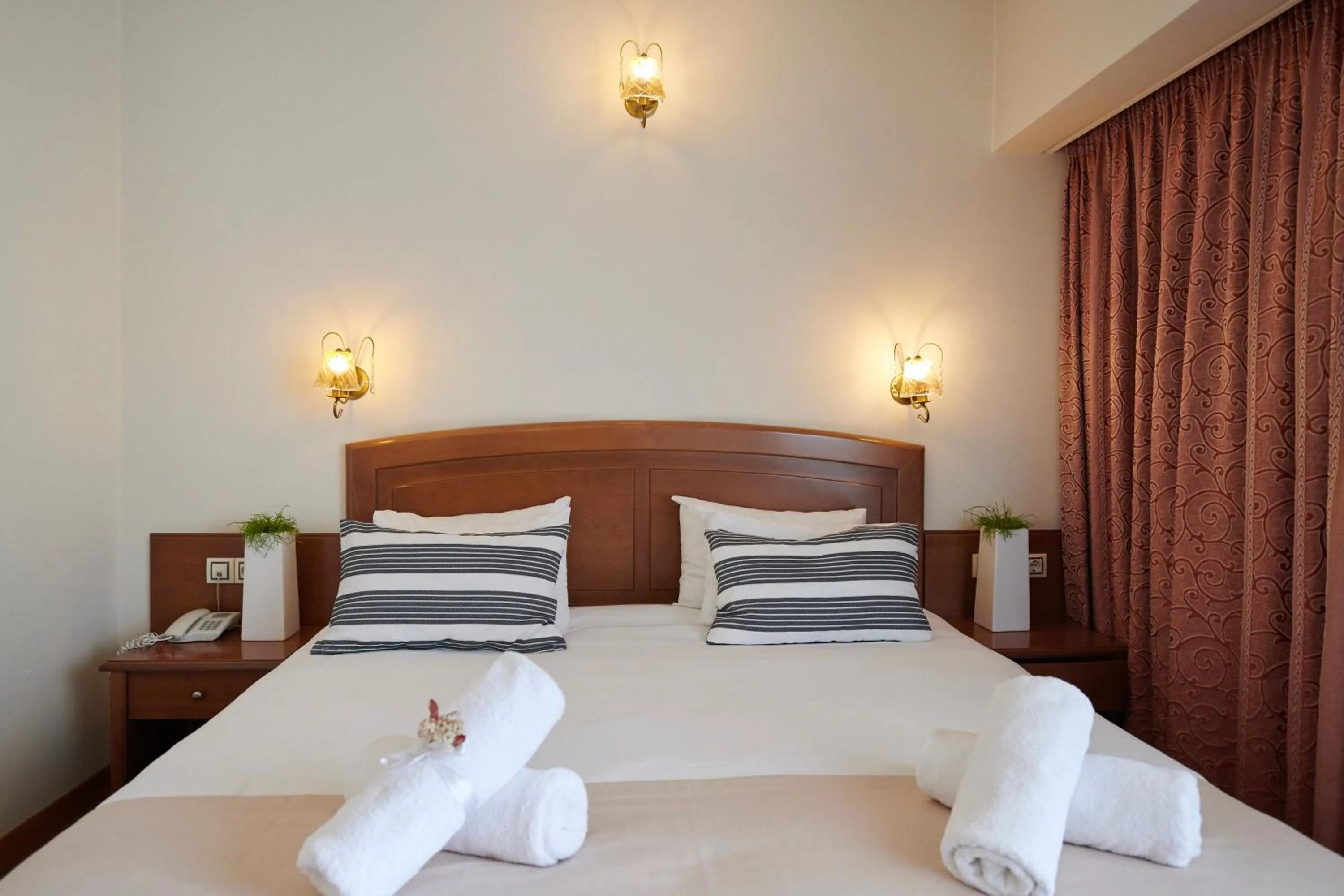 Bed in Crystal City Hotel