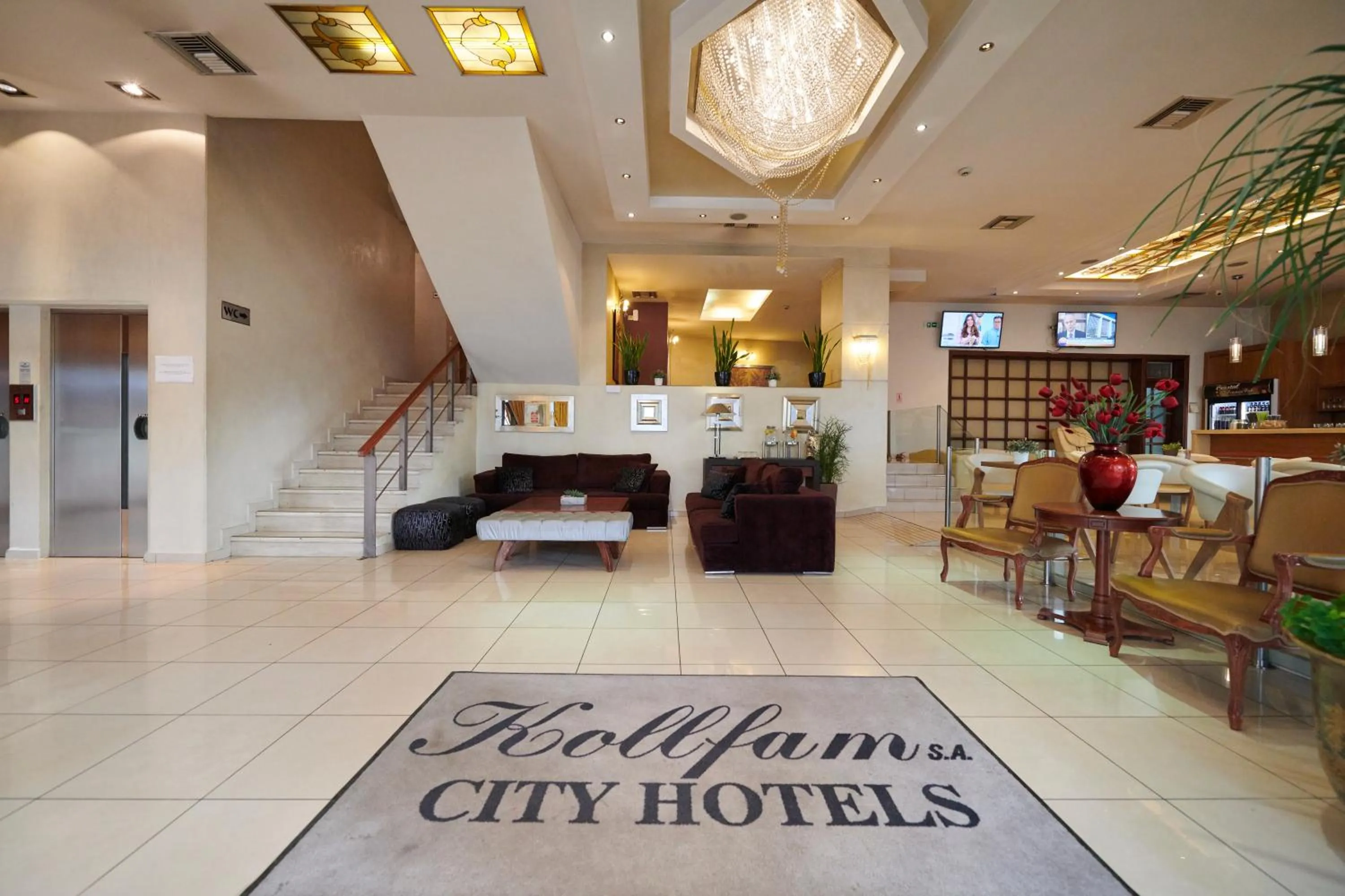 Lobby or reception in Crystal City Hotel