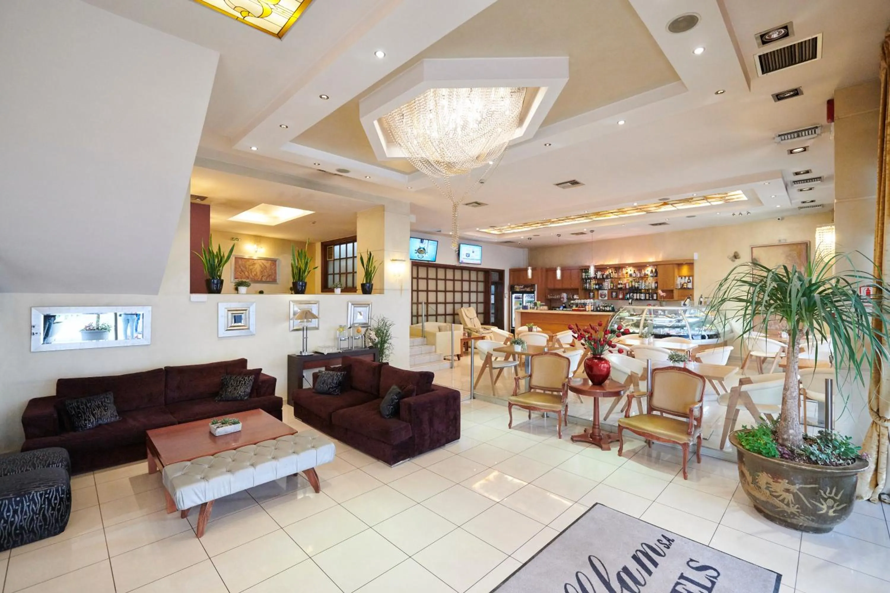 Lobby or reception in Crystal City Hotel