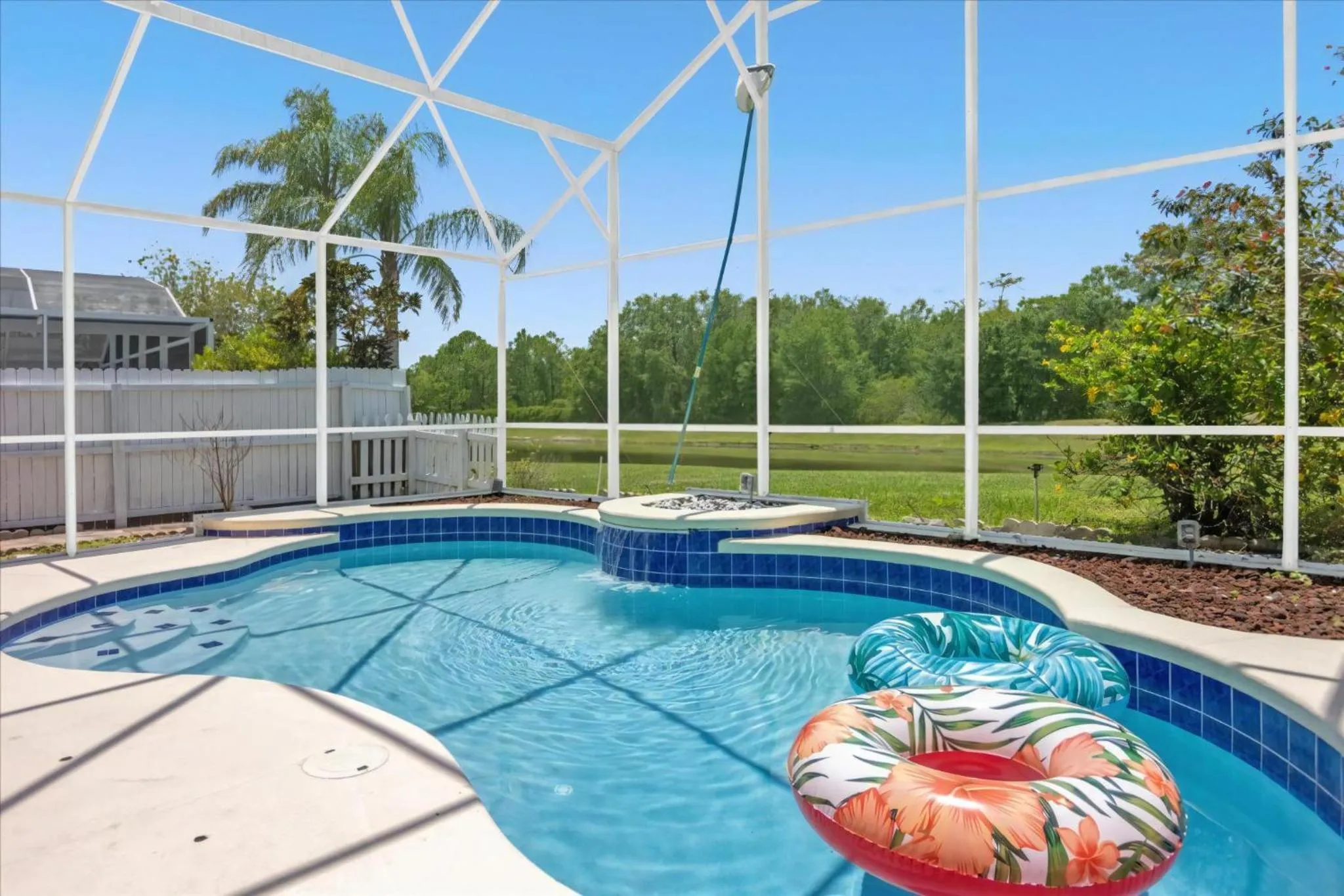 Property building in 3 Bedrooms 2 Bathrooms Lindfields 3026 Bc