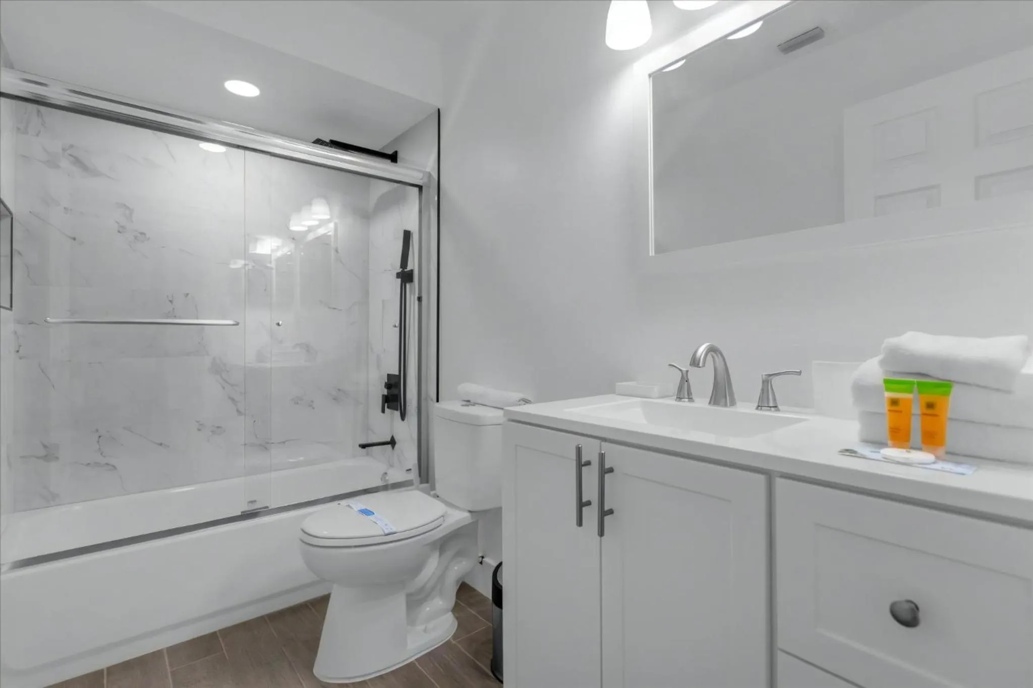 Property building in 3 Bedrooms 2 Bathrooms Lindfields 3026 Bc