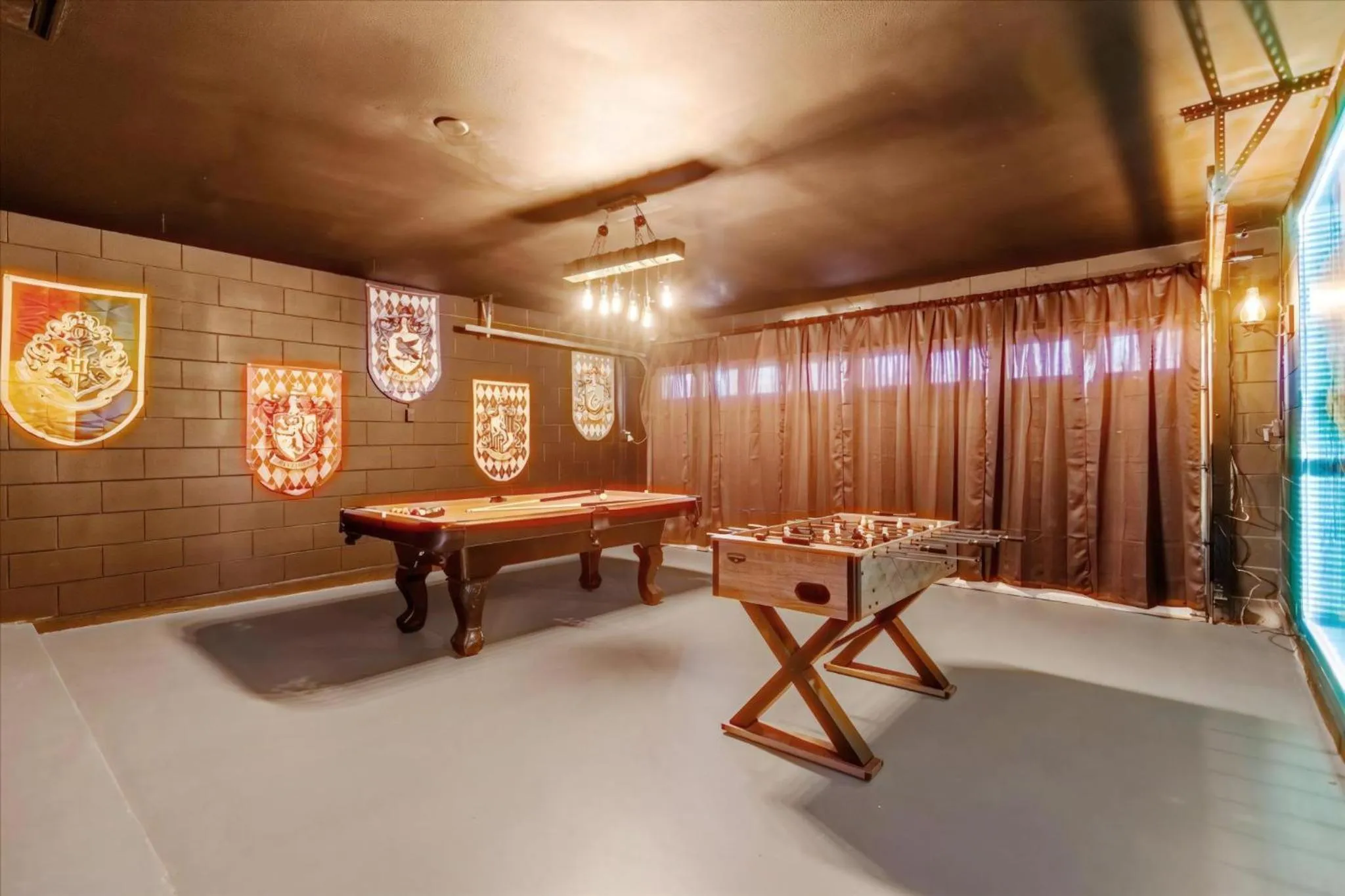 Property building in 3 Bedrooms 2 Bathrooms Lindfields 3026 Bc