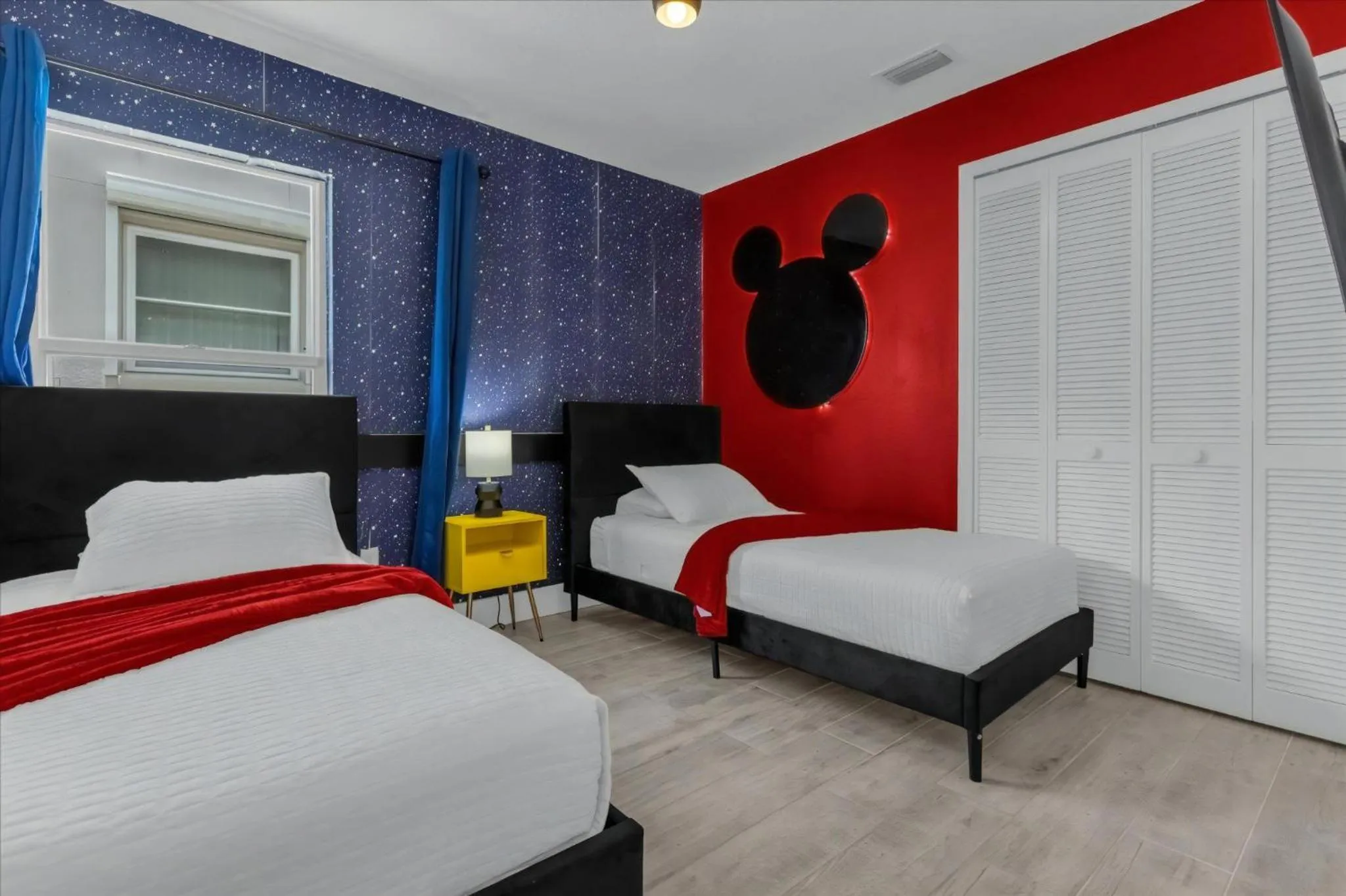 Property building, Bed in 3 Bedrooms 2 Bathrooms Lindfields 3026 Bc