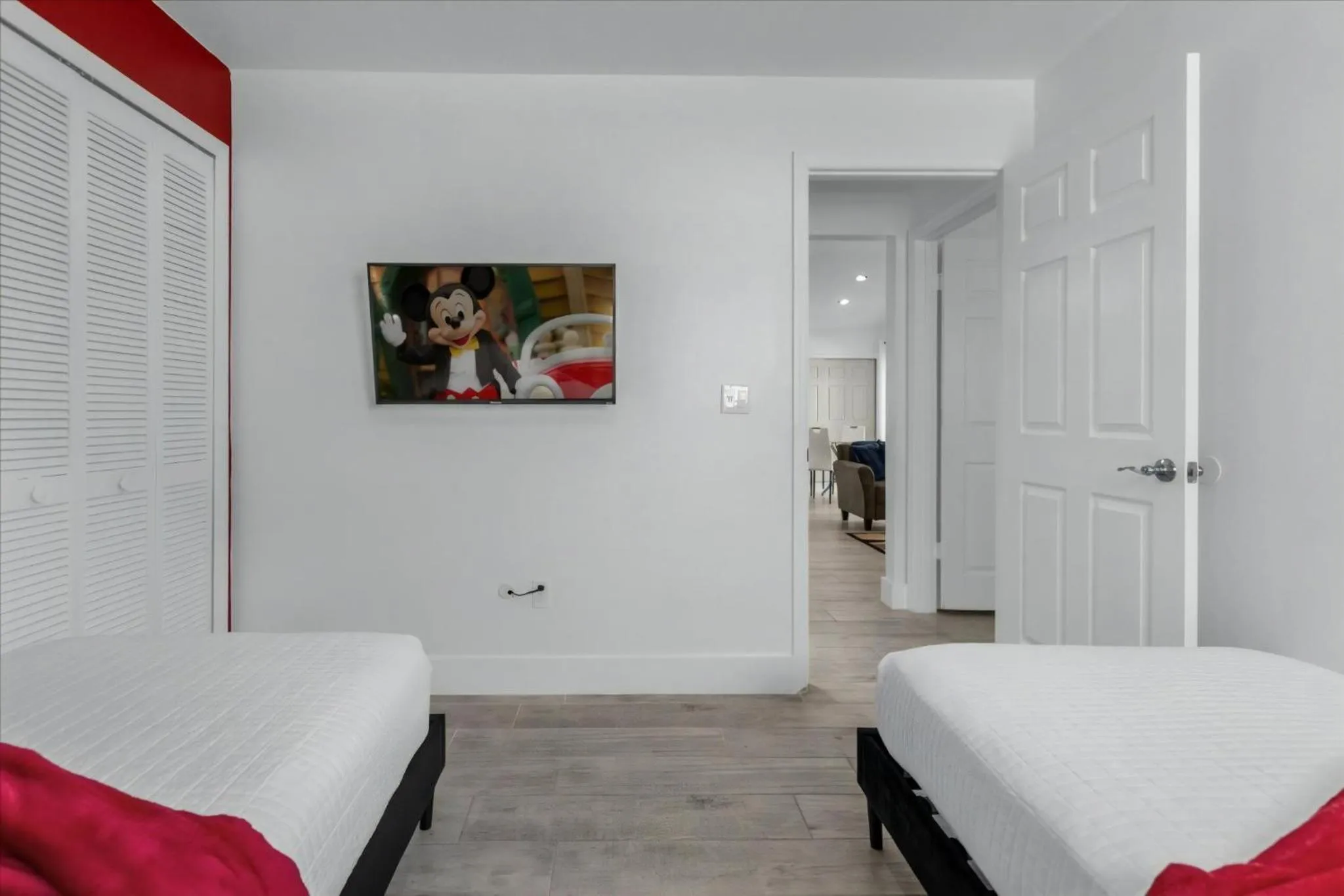 Property building, Bed in 3 Bedrooms 2 Bathrooms Lindfields 3026 Bc