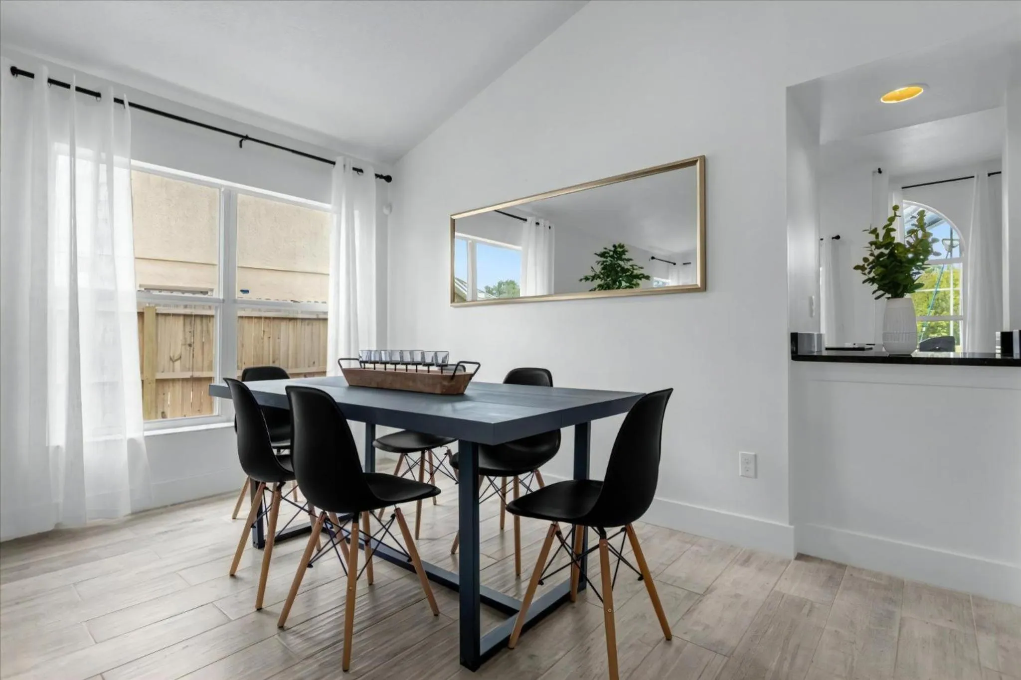 Property building in 3 Bedrooms 2 Bathrooms Lindfields 3026 Bc