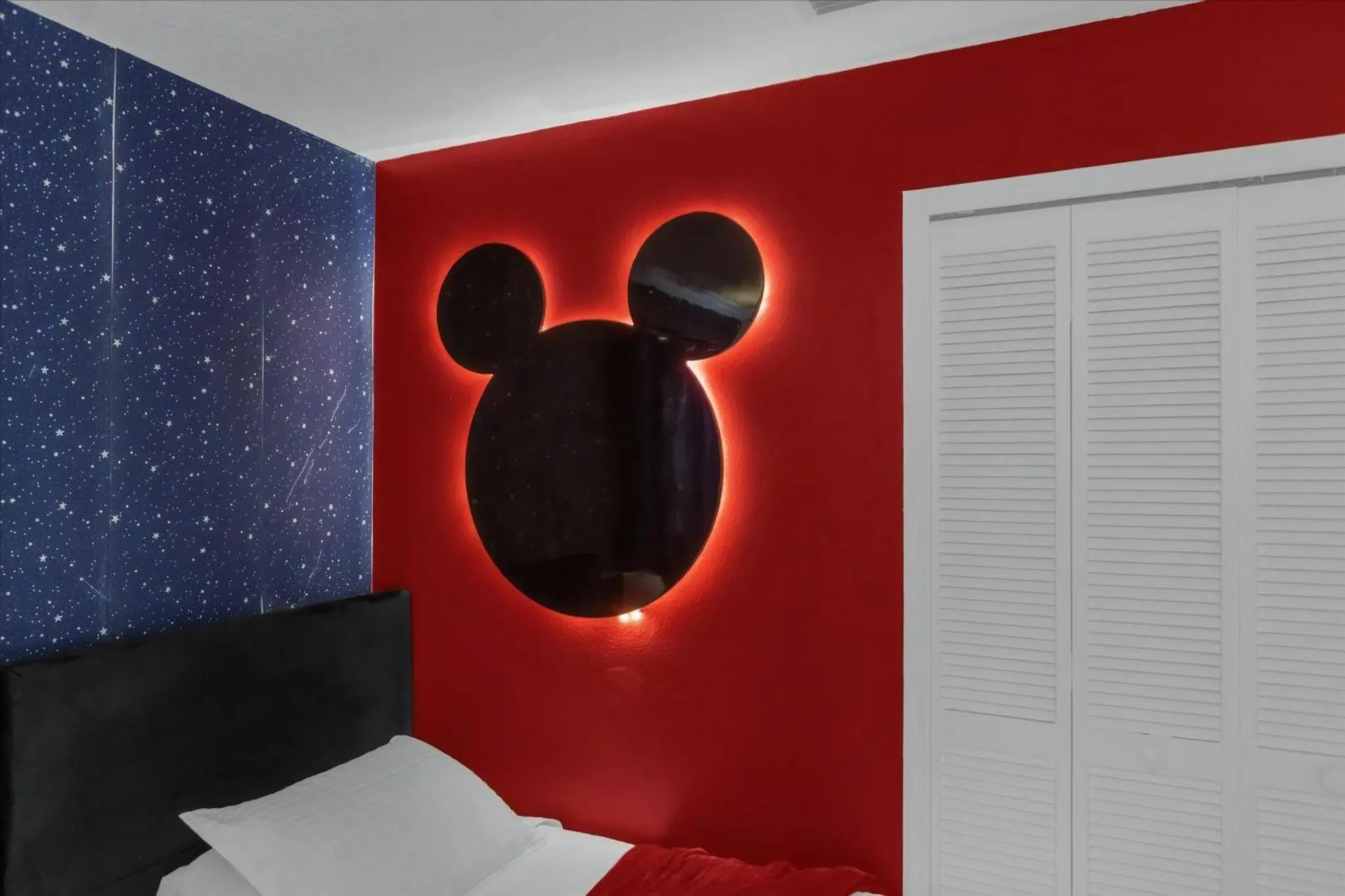 Property building in 3 Bedrooms 2 Bathrooms Lindfields 3026 Bc